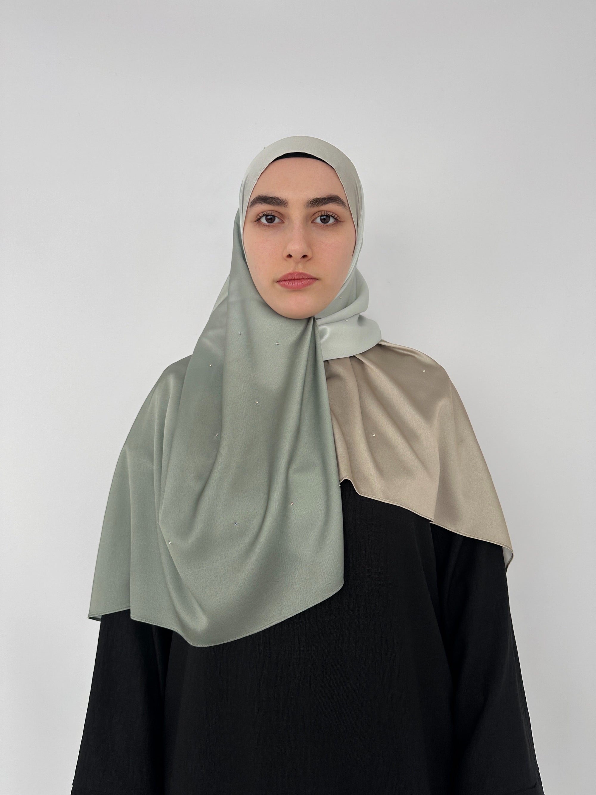 HIJAB SATIN AVEC STRASS