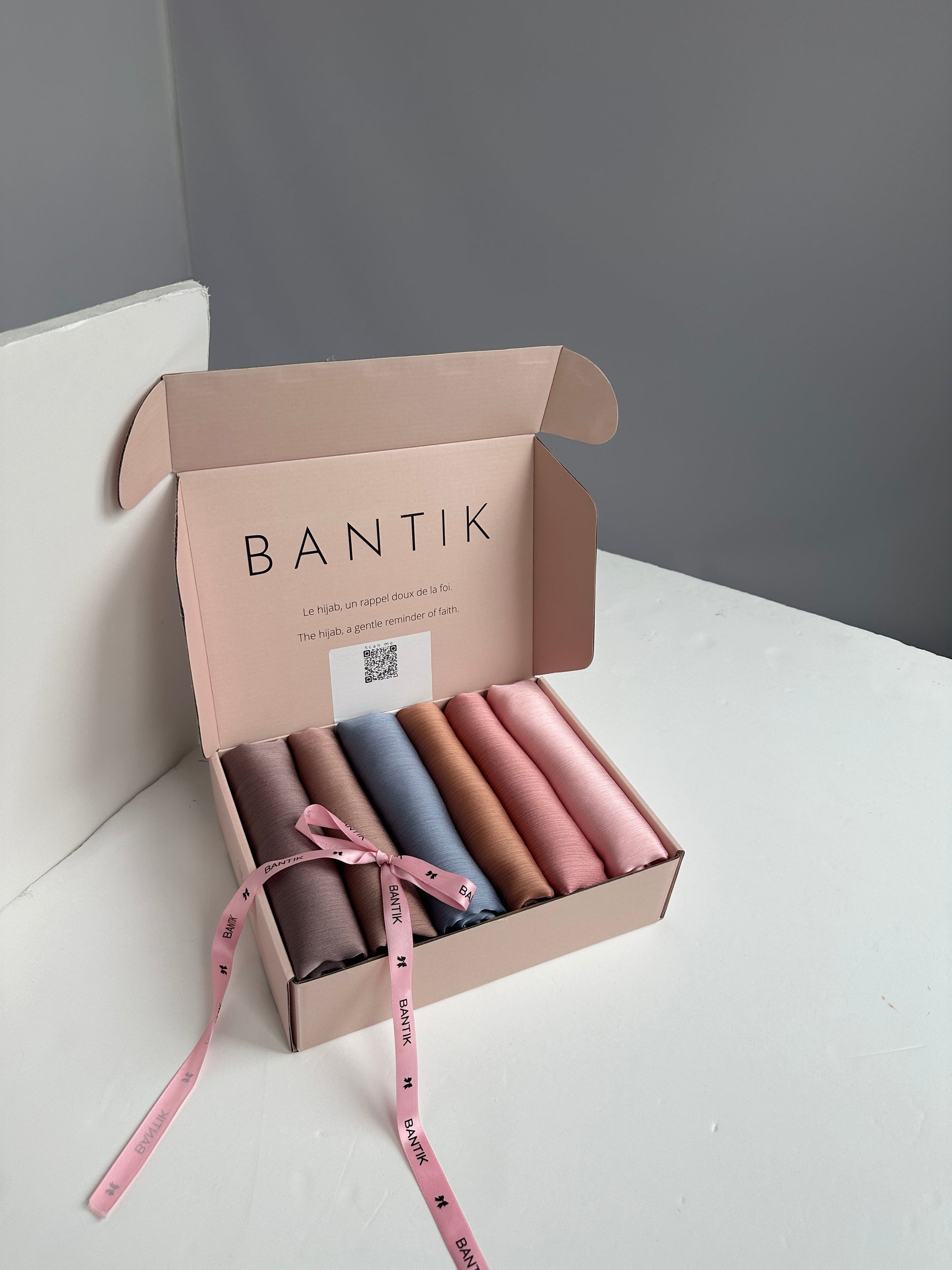 BOX 6 HIJABS SATIN PLISSÉ