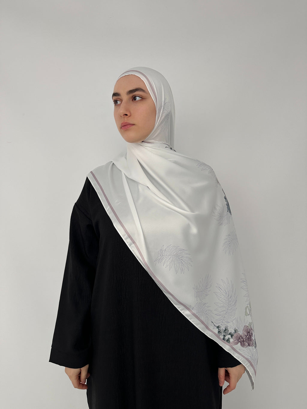 HIJAB SATIN À MOTIF AVEC STRASS