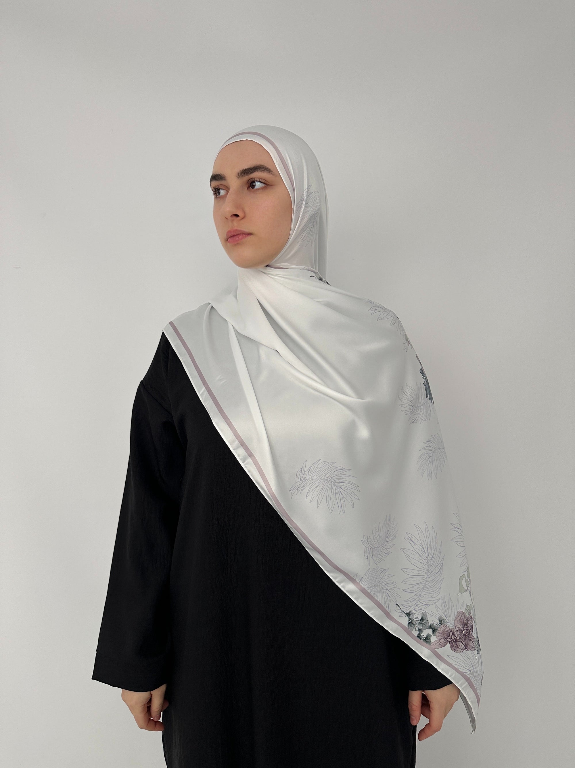 HIJAB SATIN À MOTIF AVEC STRASS
