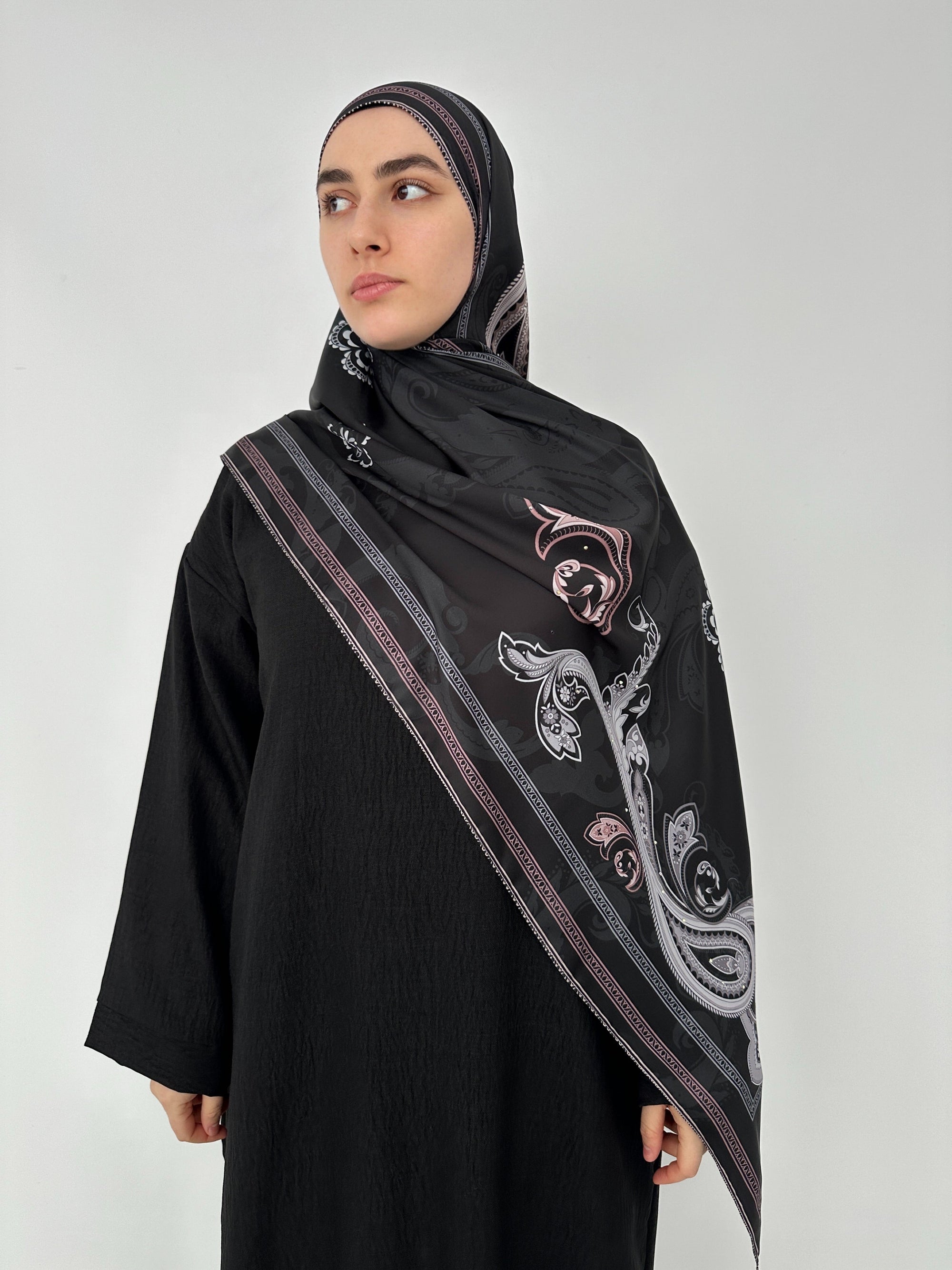 HIJAB SATIN À MOTIF AVEC STRASS