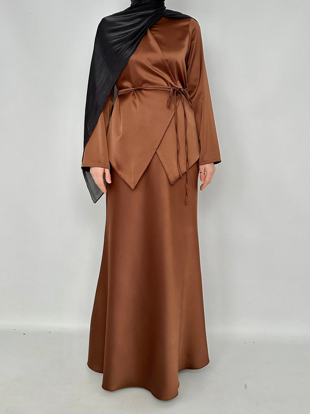 ENSEMBLE JUPE ET KIMONO SATINÉ