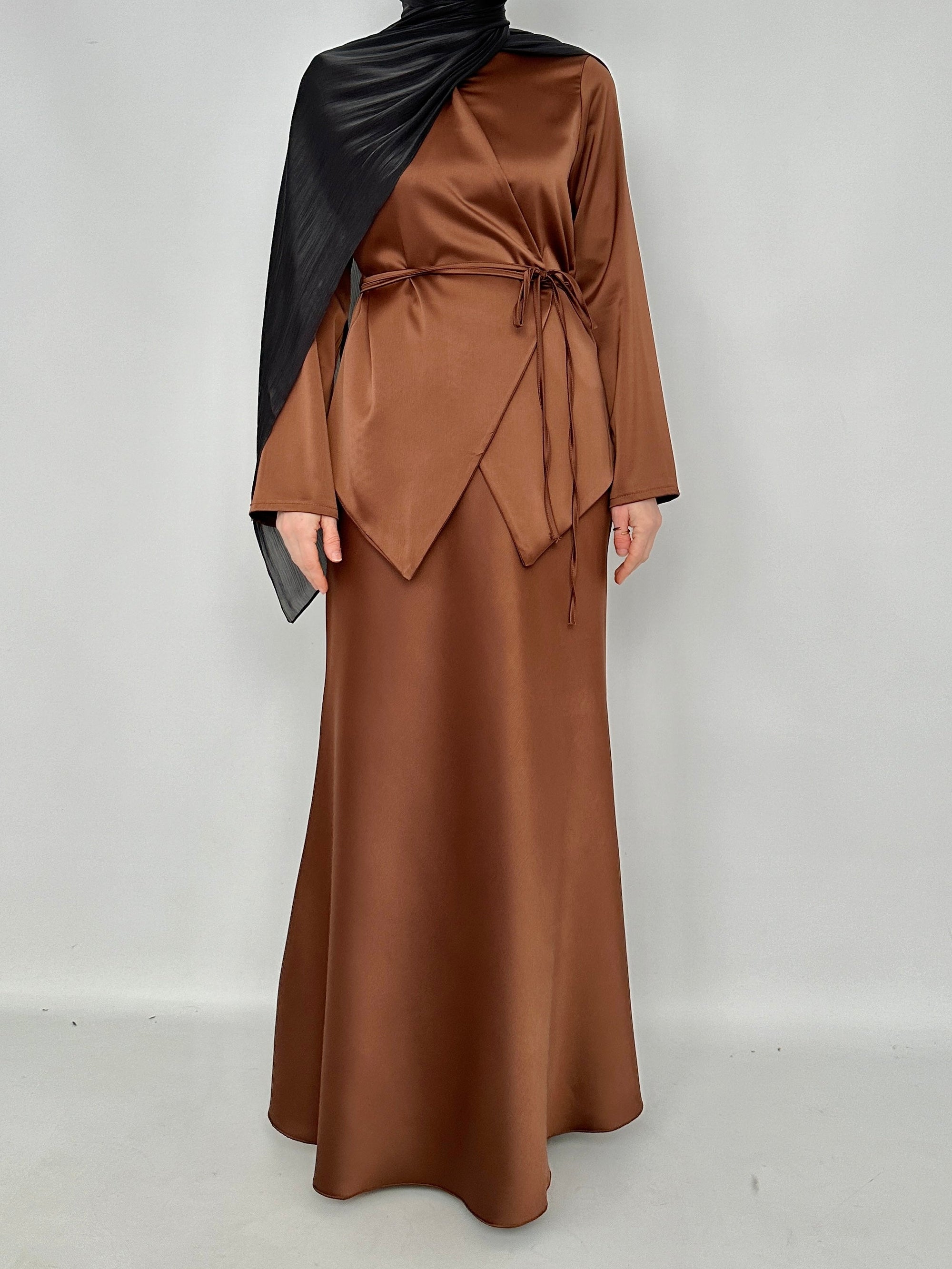 ENSEMBLE JUPE ET KIMONO SATINÉ