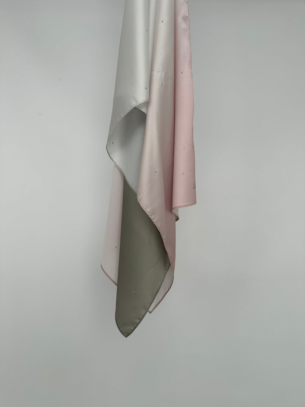 HIJAB SATIN AVEC STRASS
