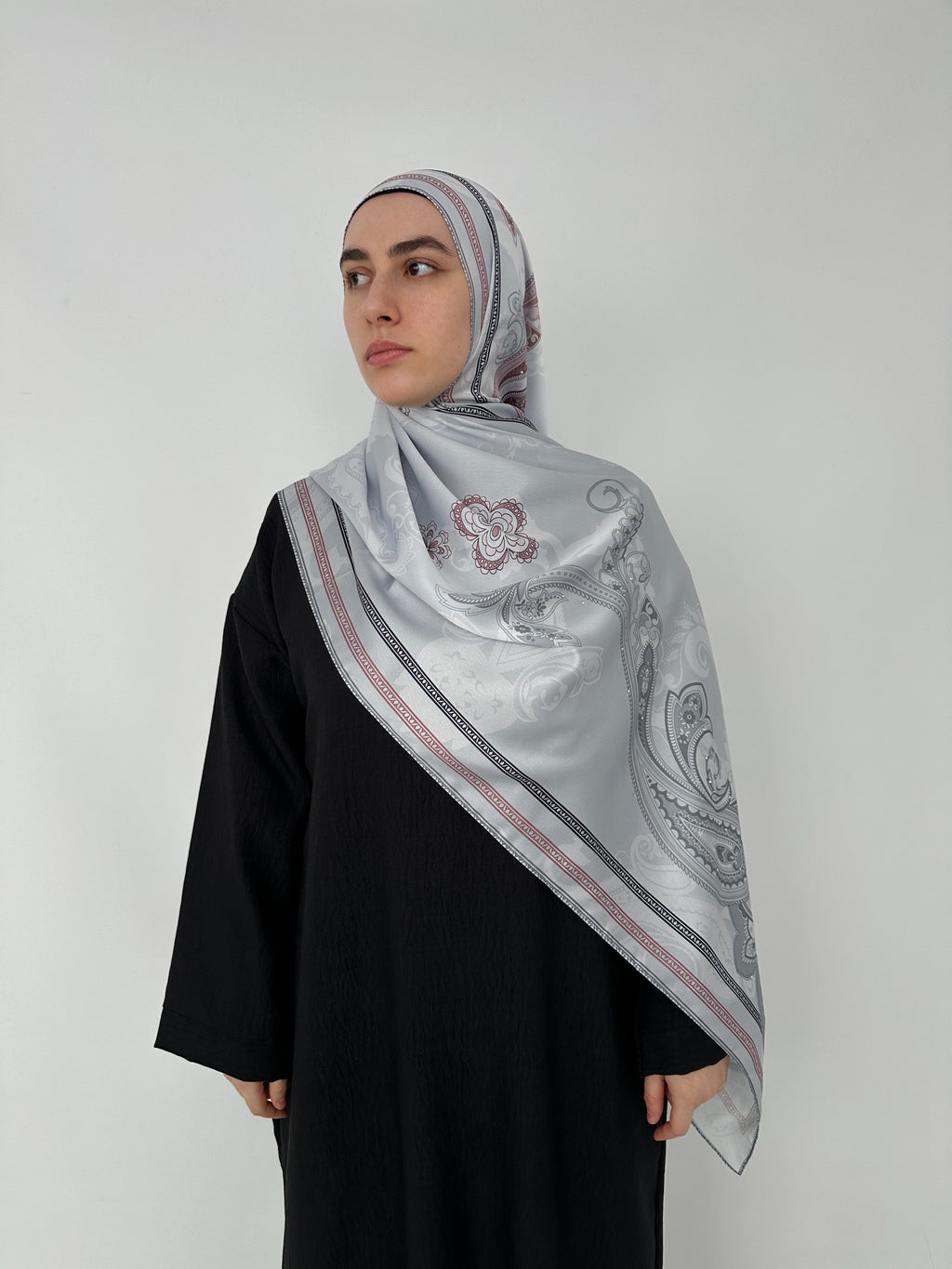 HIJAB SATIN À MOTIF AVEC STRASS