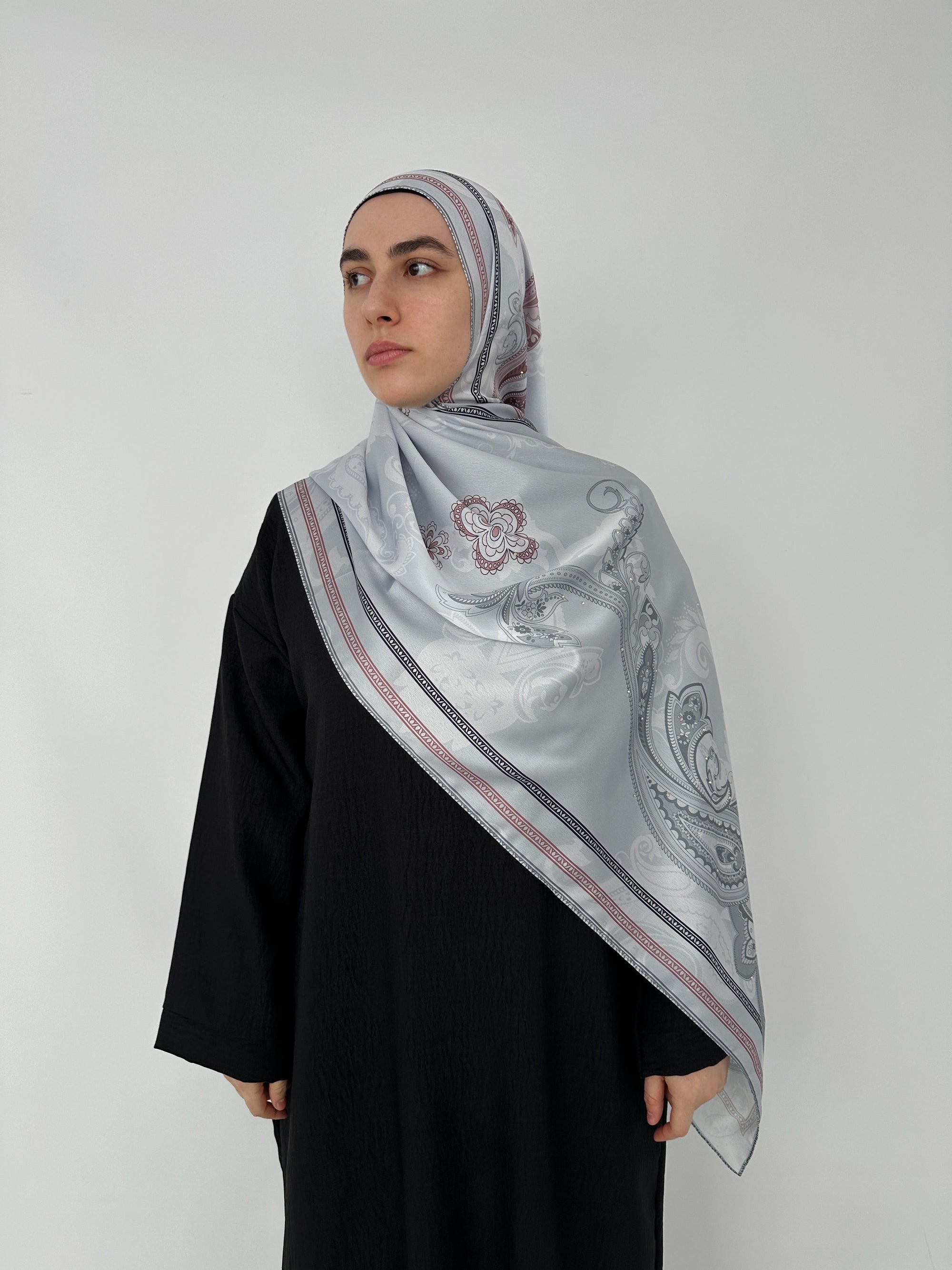 HIJAB SATIN À MOTIF AVEC STRASS