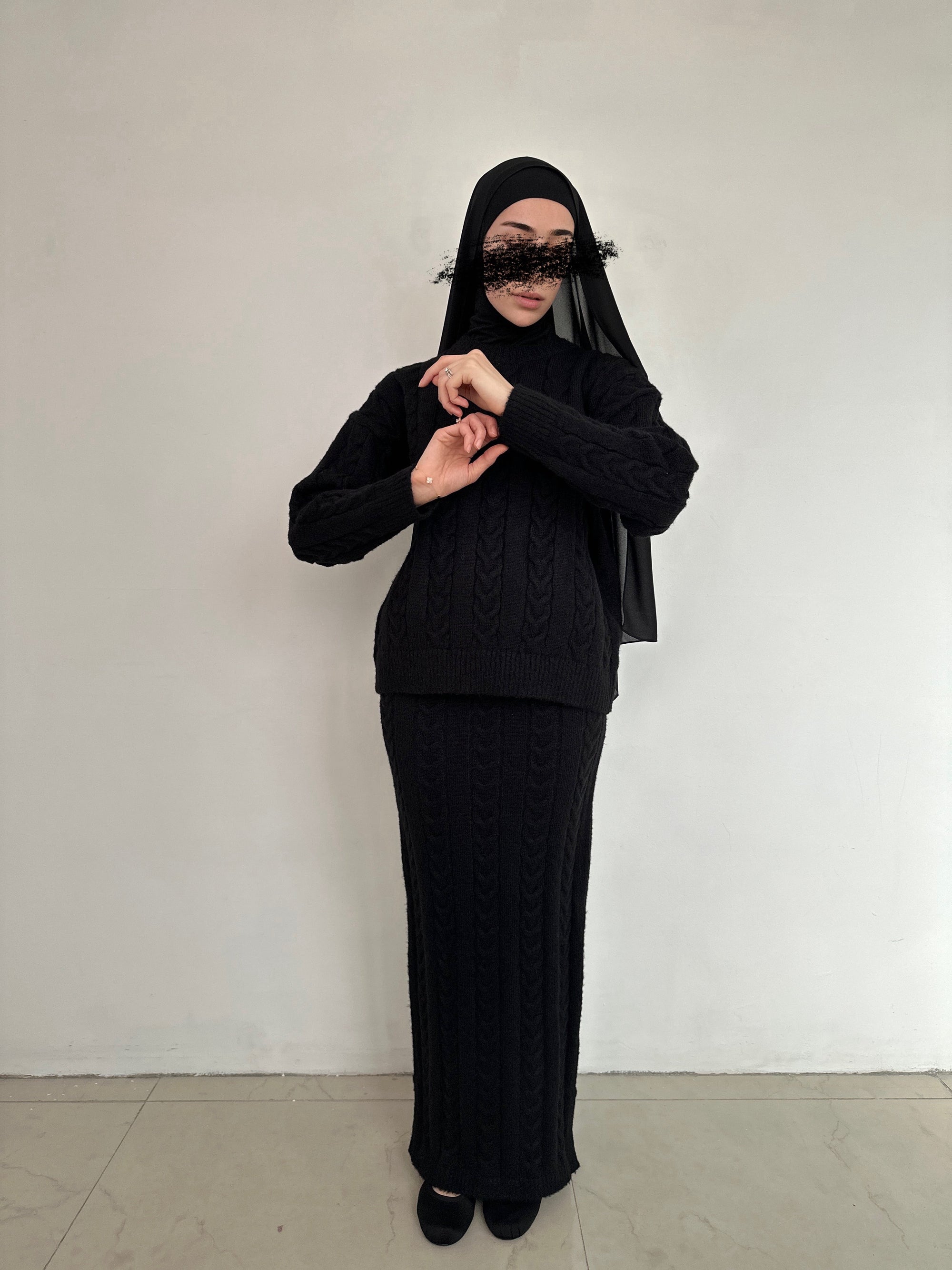 ENSEMBLE JUPE ET PULL NOIR