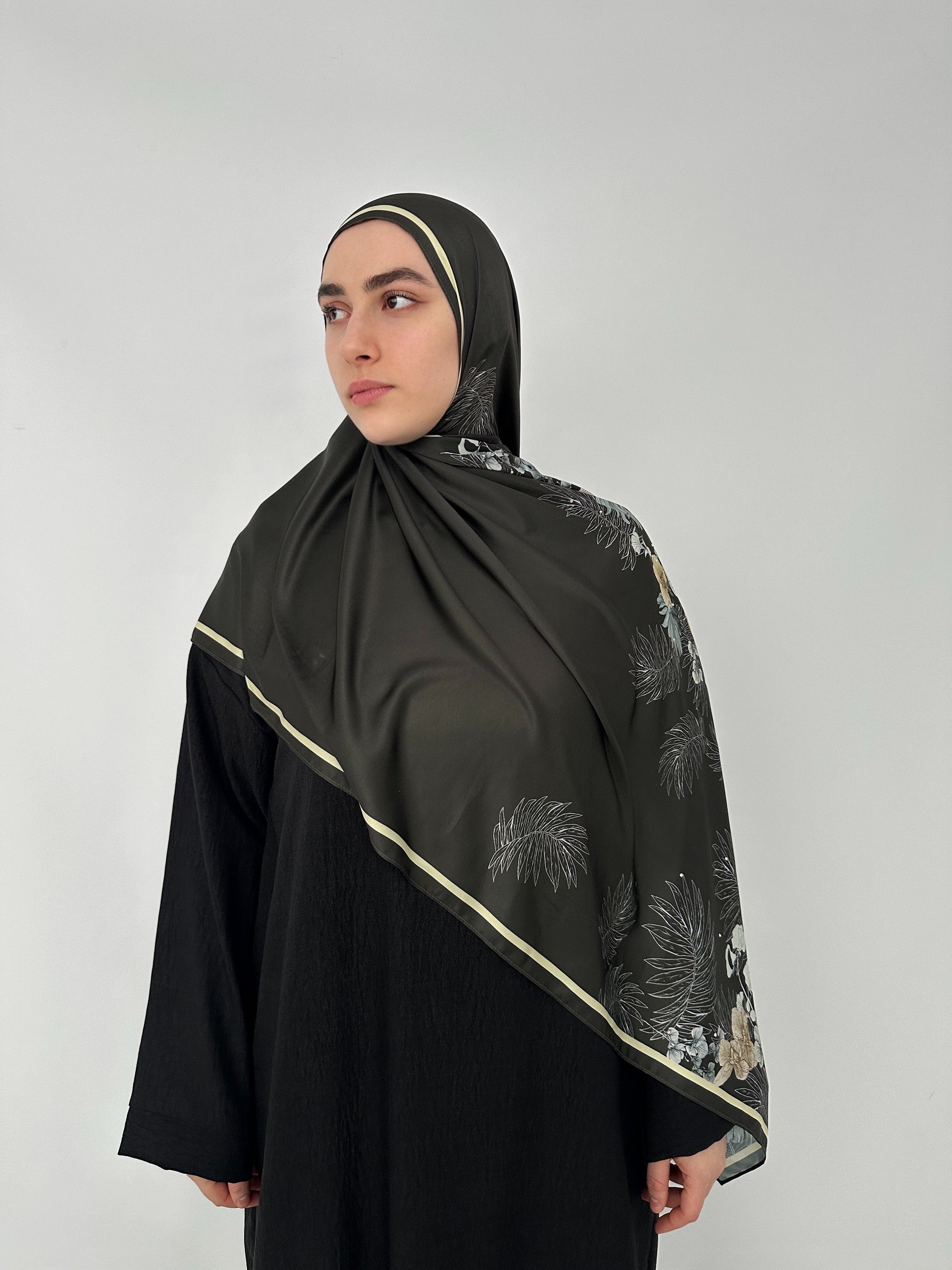 HIJAB SATIN À MOTIF AVEC STRASS