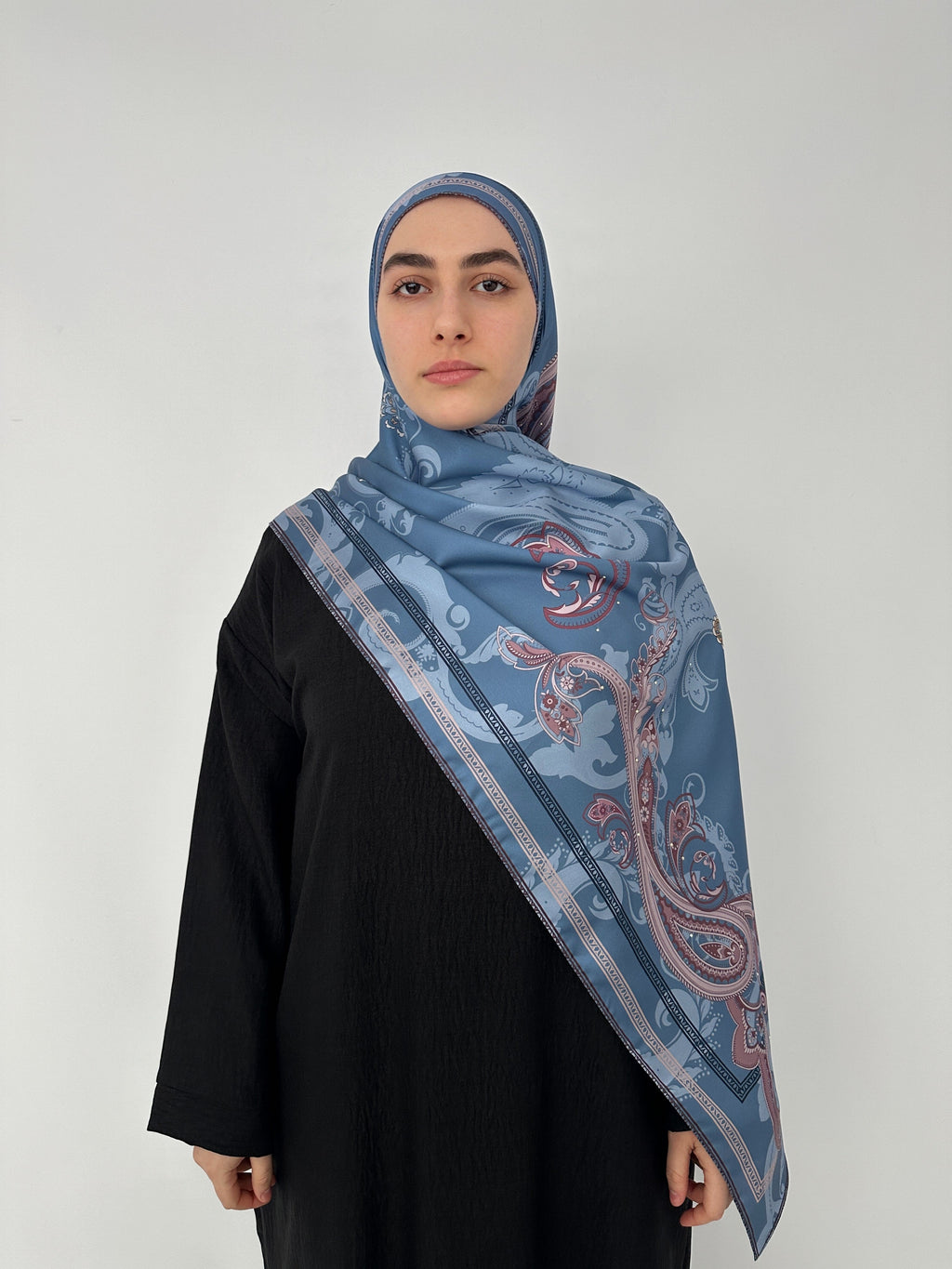 HIJAB SATIN À MOTIF AVEC STRASS