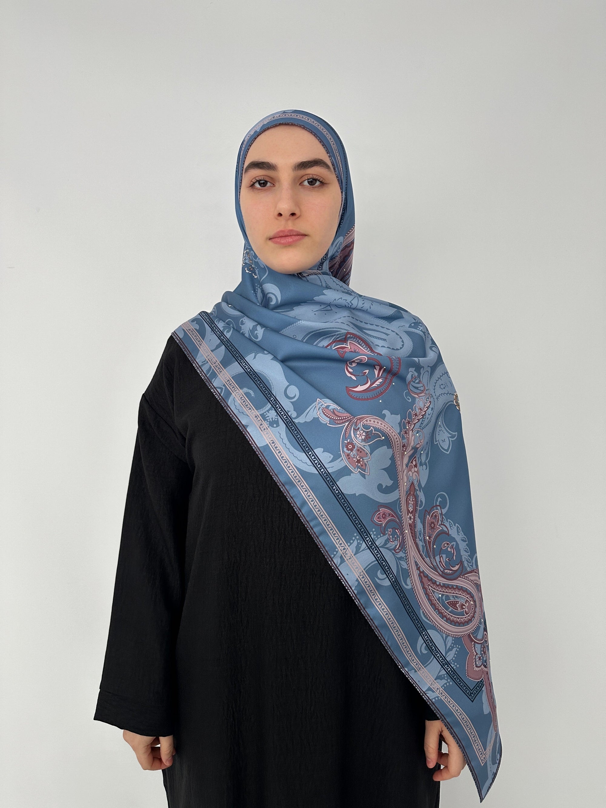 HIJAB SATIN À MOTIF AVEC STRASS