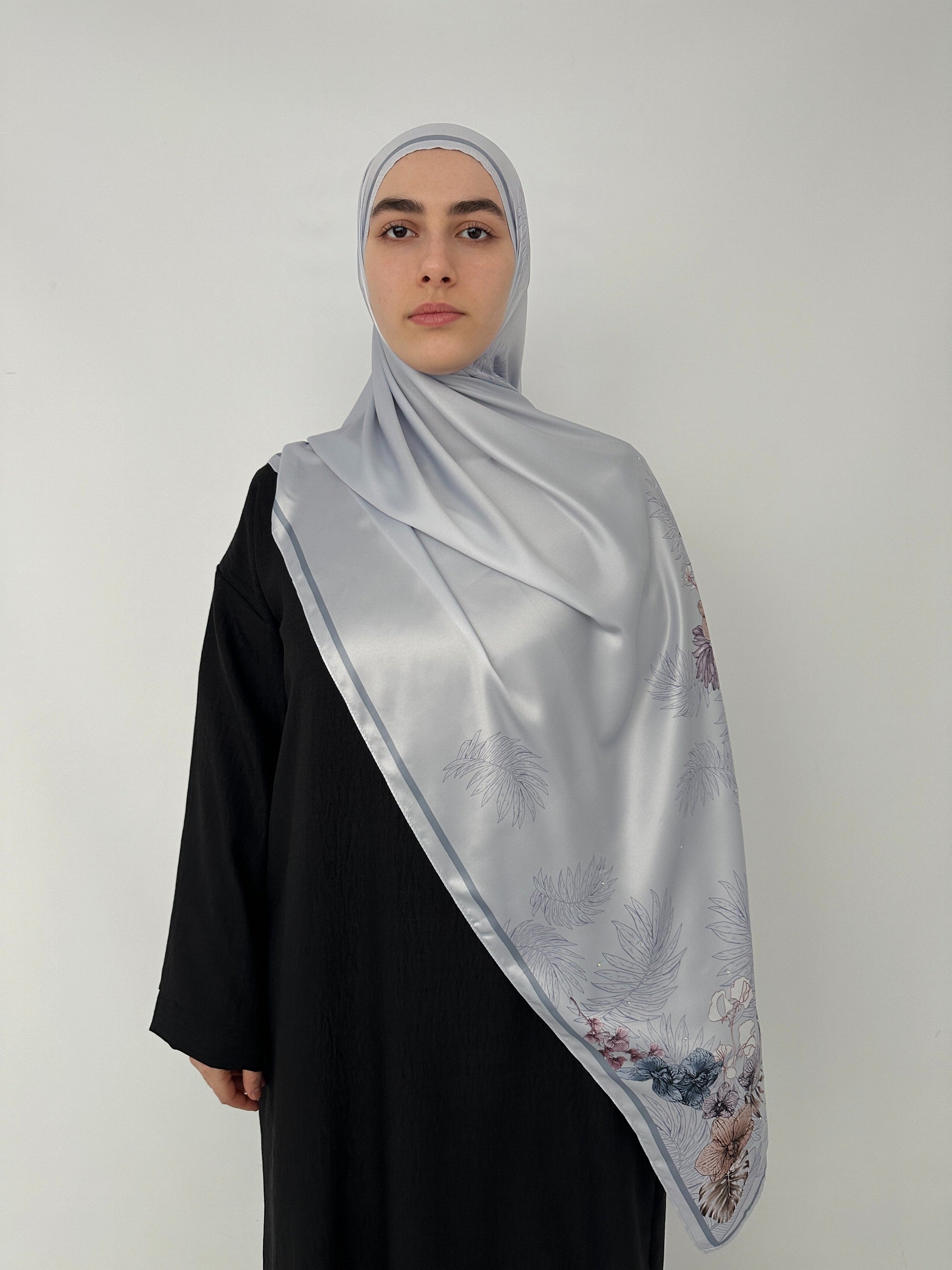 HIJAB SATIN À MOTIF AVEC STRASS