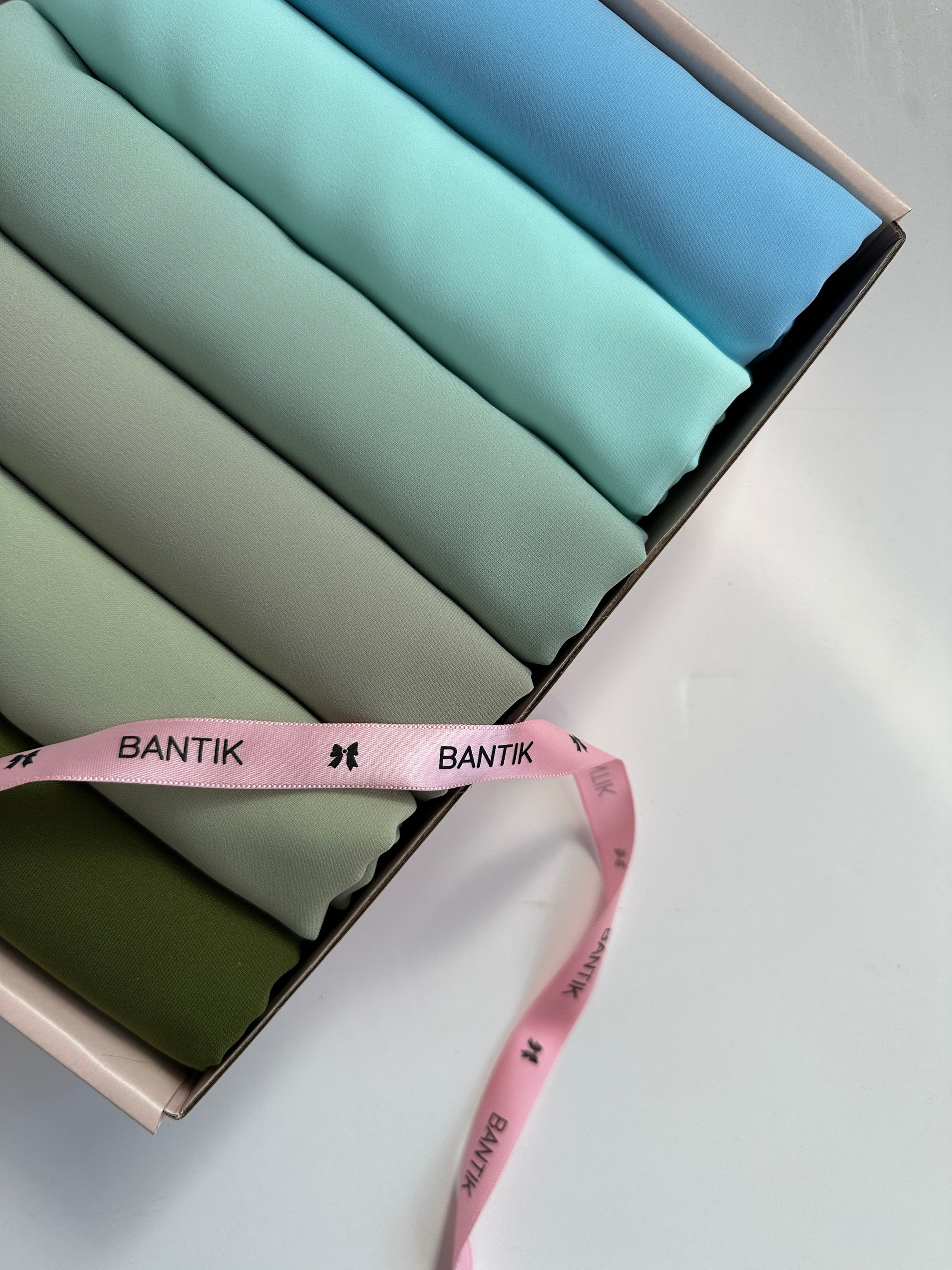 BOX 6 HIJABS SOIE DE MÈDINE