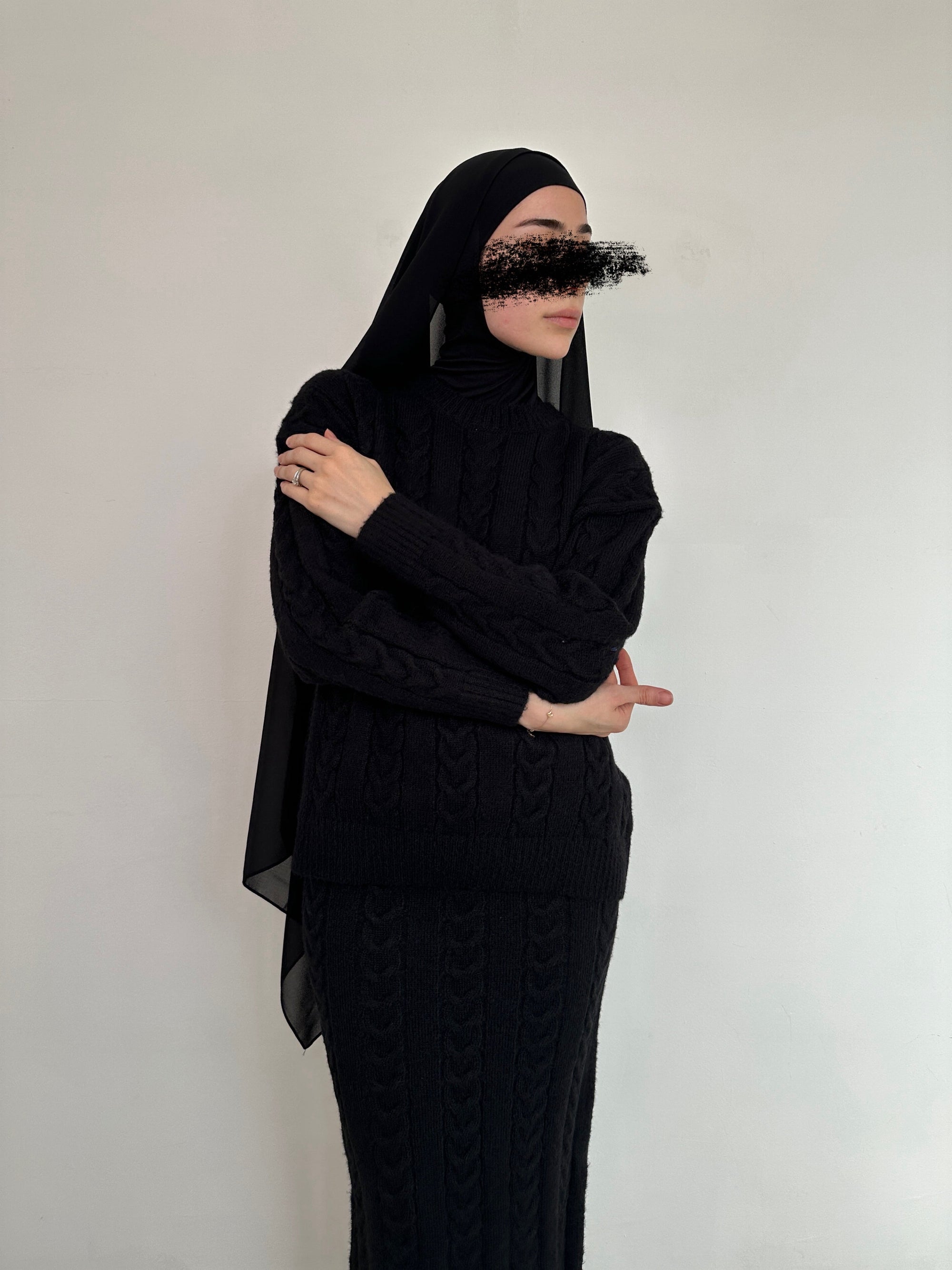 ENSEMBLE JUPE ET PULL NOIR