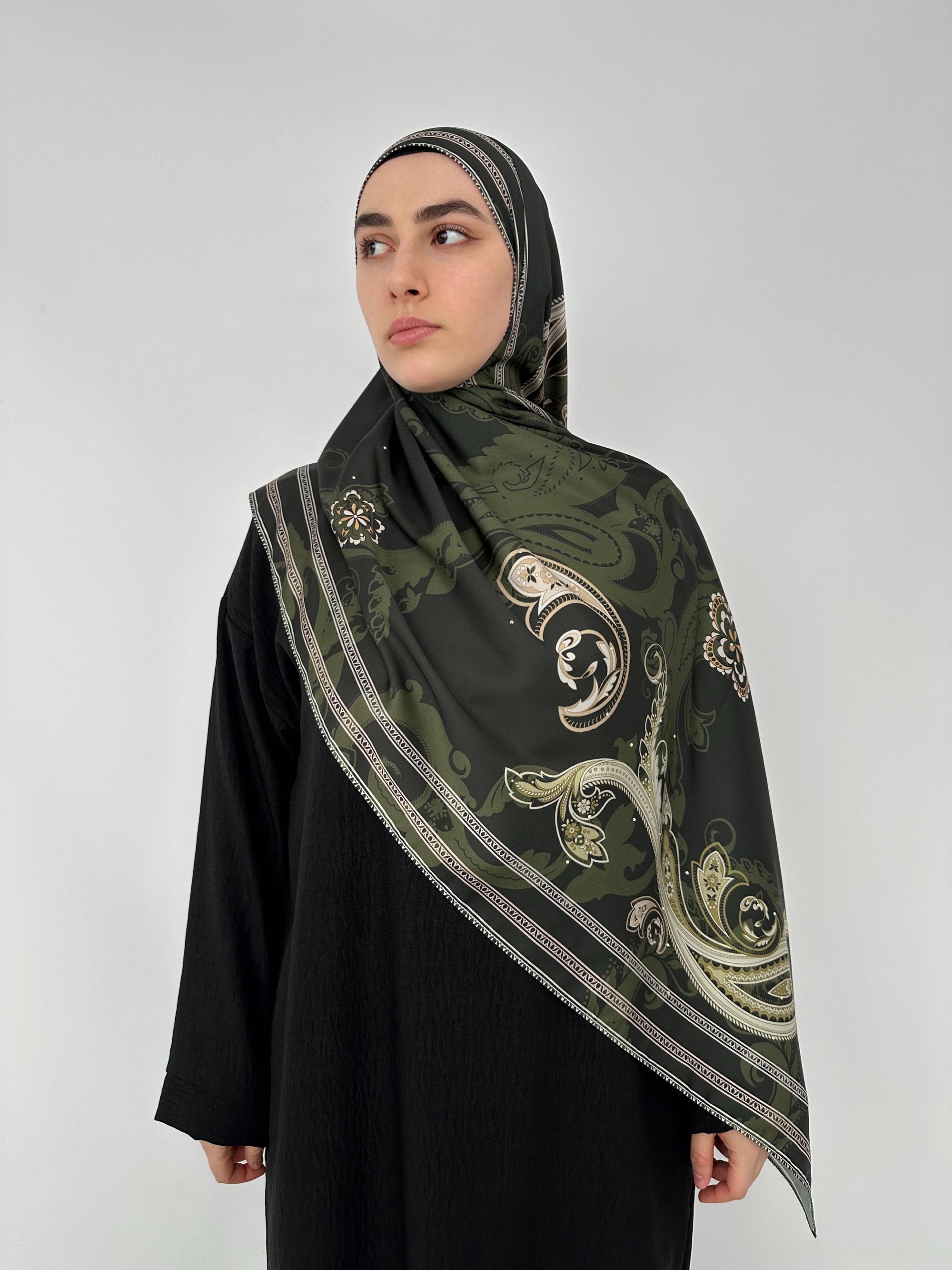 HIJAB SATIN À MOTIF AVEC STRASS