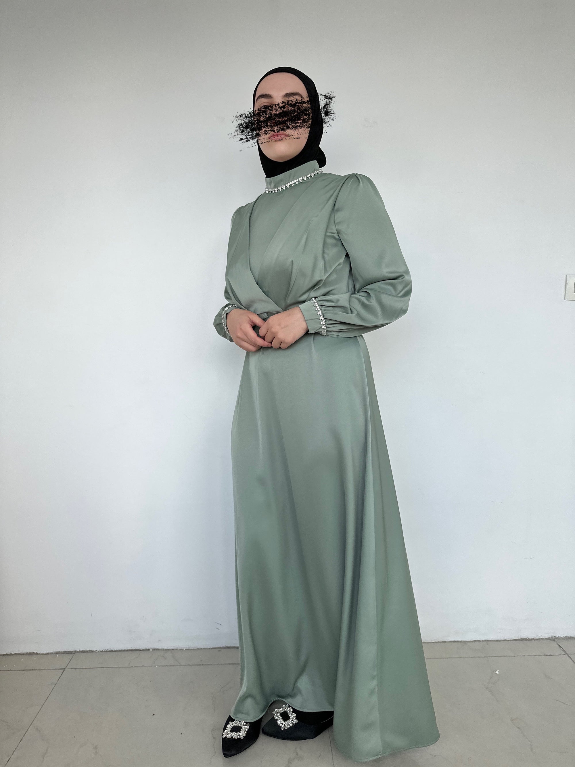 ROBE DE SOIRÉE SATINÉ VERT