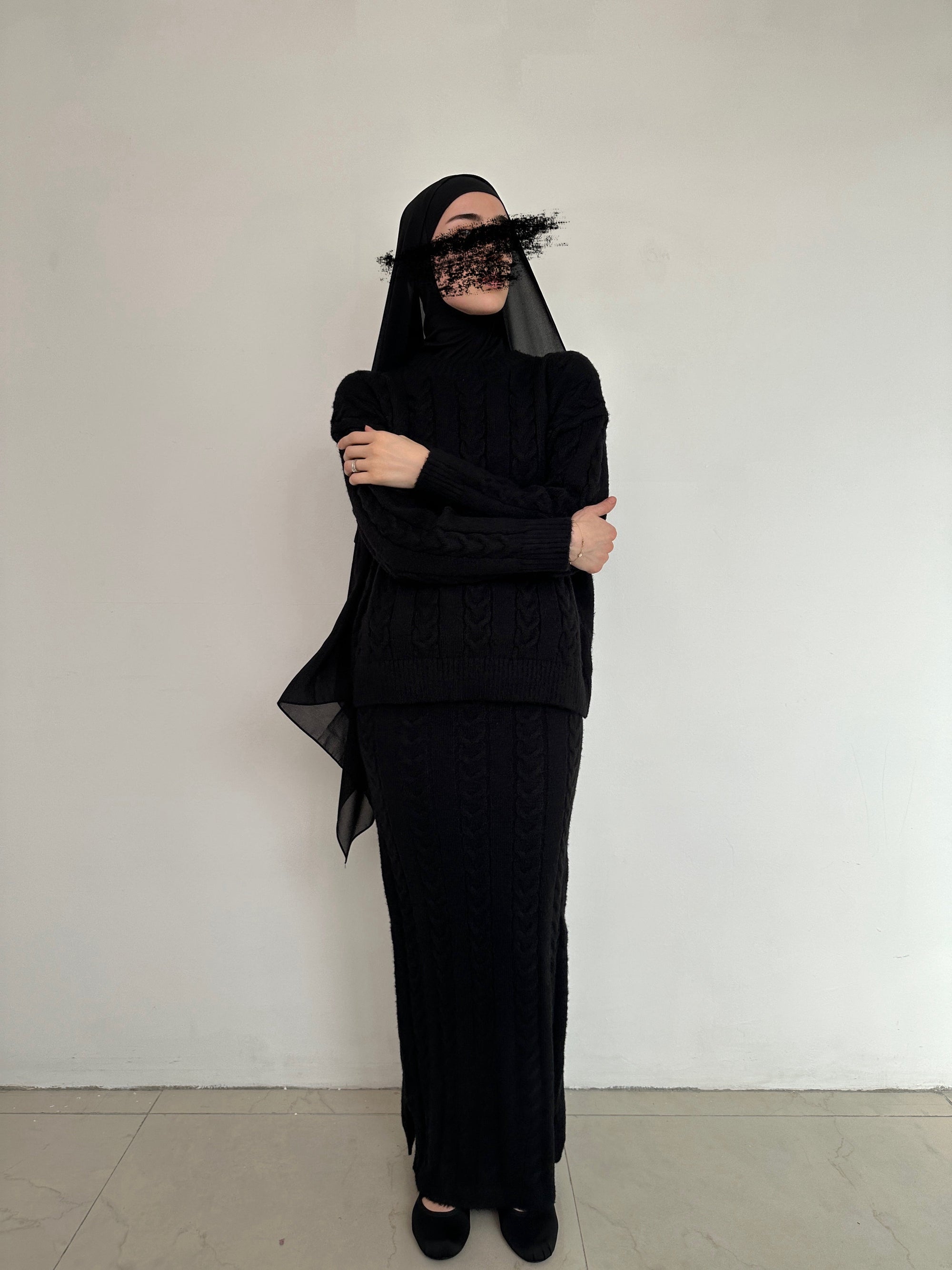 ENSEMBLE JUPE ET PULL NOIR