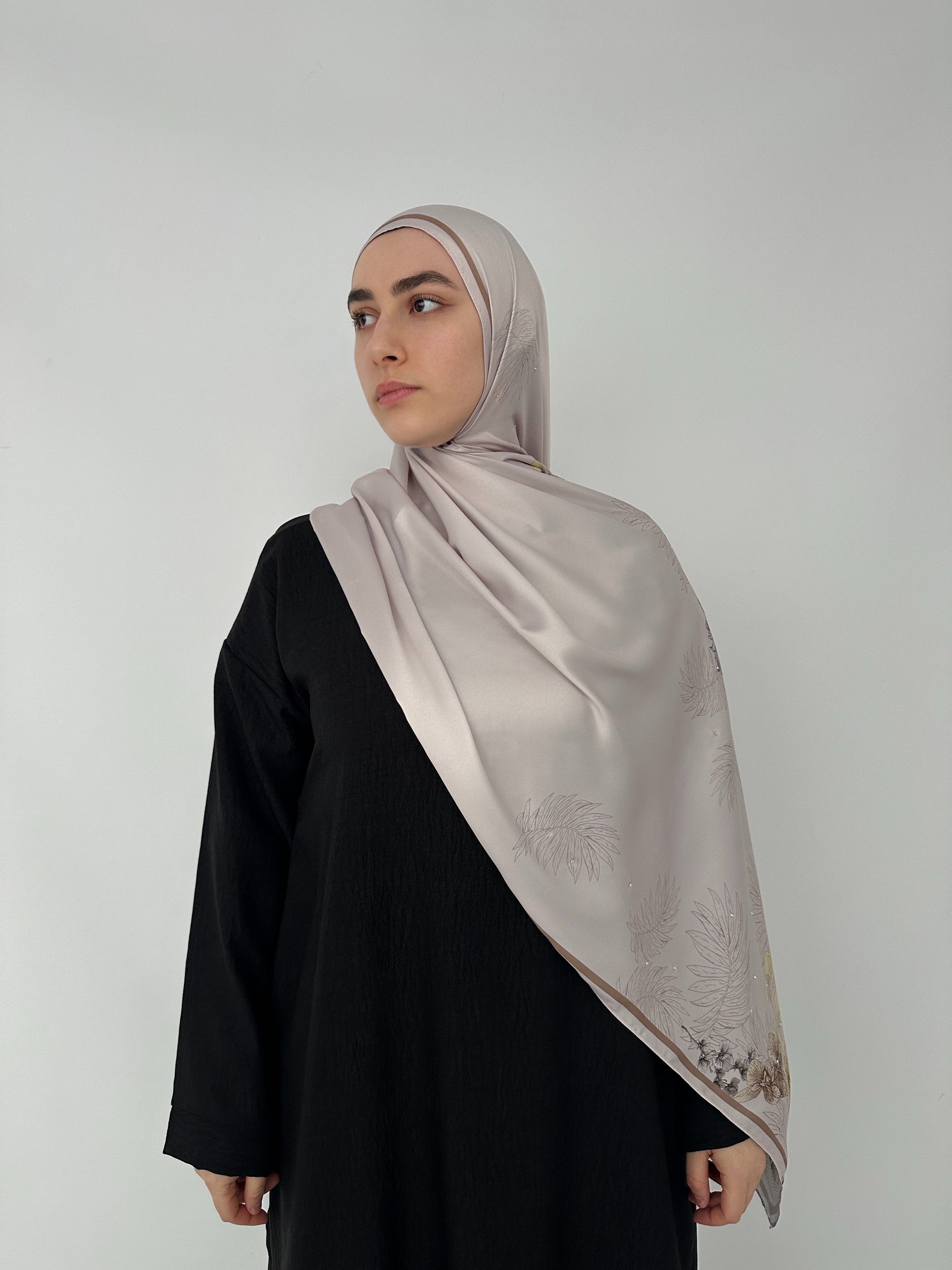 HIJAB SATIN À MOTIF AVEC STRASS