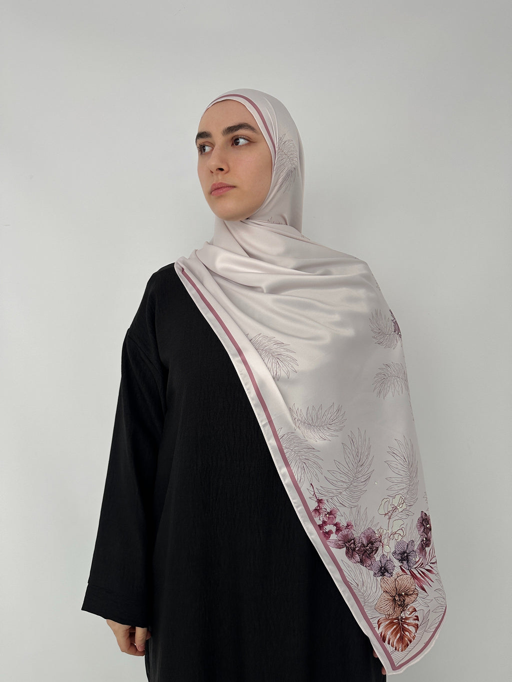 HIJAB SATIN À MOTIF AVEC STRASS