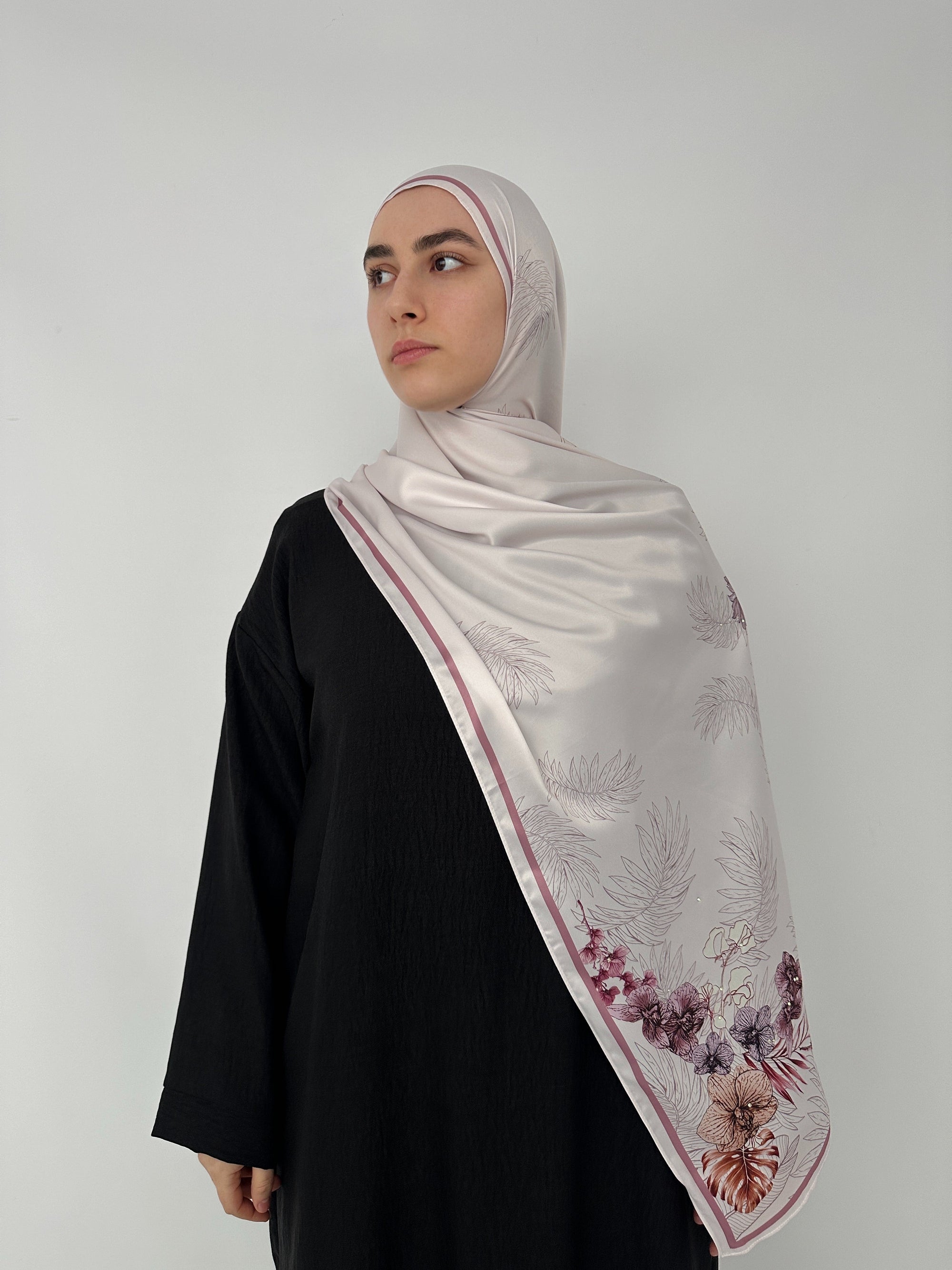 HIJAB SATIN À MOTIF AVEC STRASS