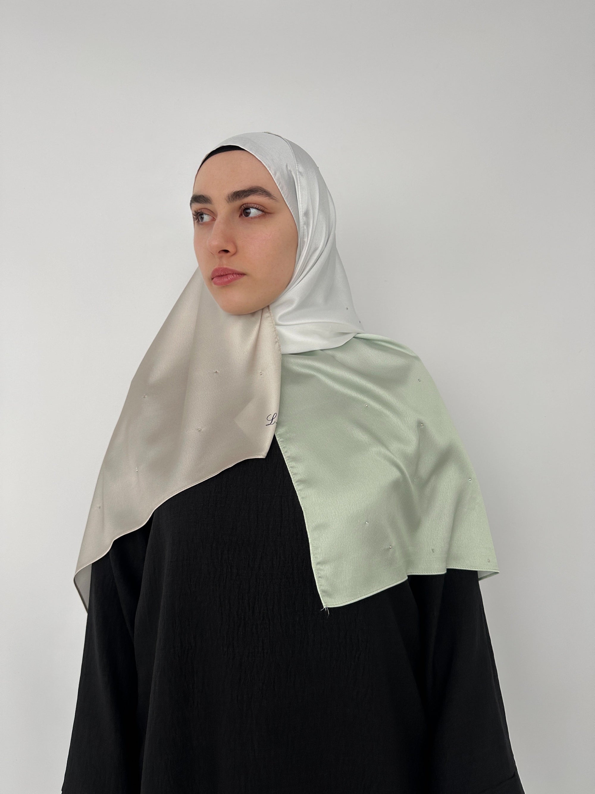 HIJAB SATIN AVEC STRASS