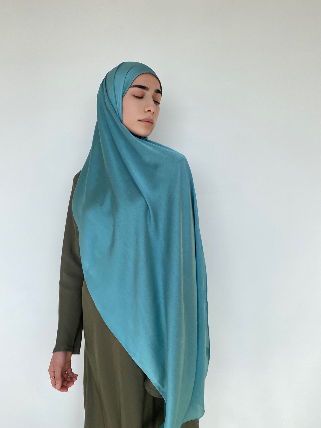 BOX 6 HIJABS SATIN PLISSÉ