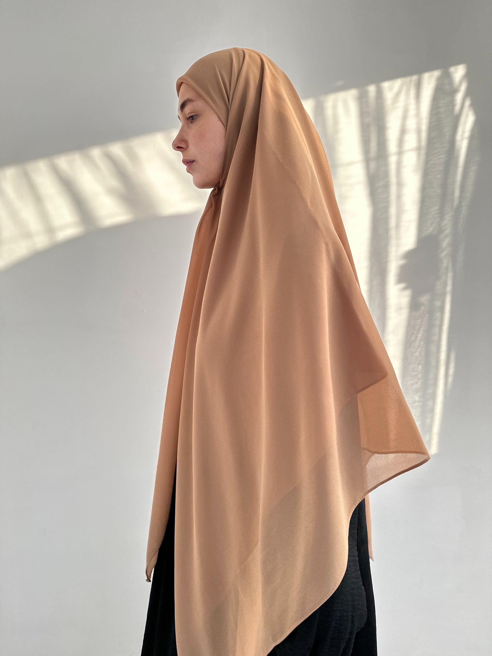 HIJAB CARRÉ XL EN MOUSSELINE CARAMEL