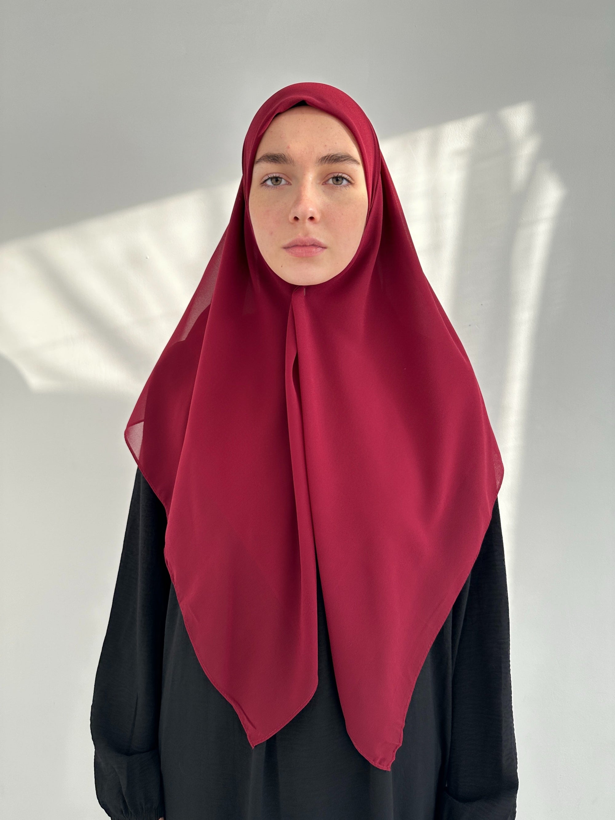 HIJAB CARRÉ EN MOUSSELINE BORDEAUX
