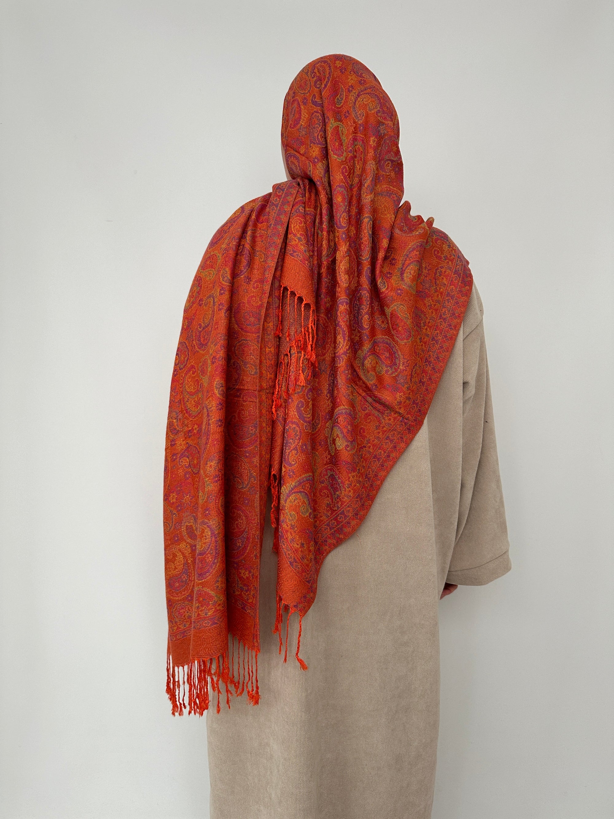 PASHMINA À MOTIFS AVEC FRANGES