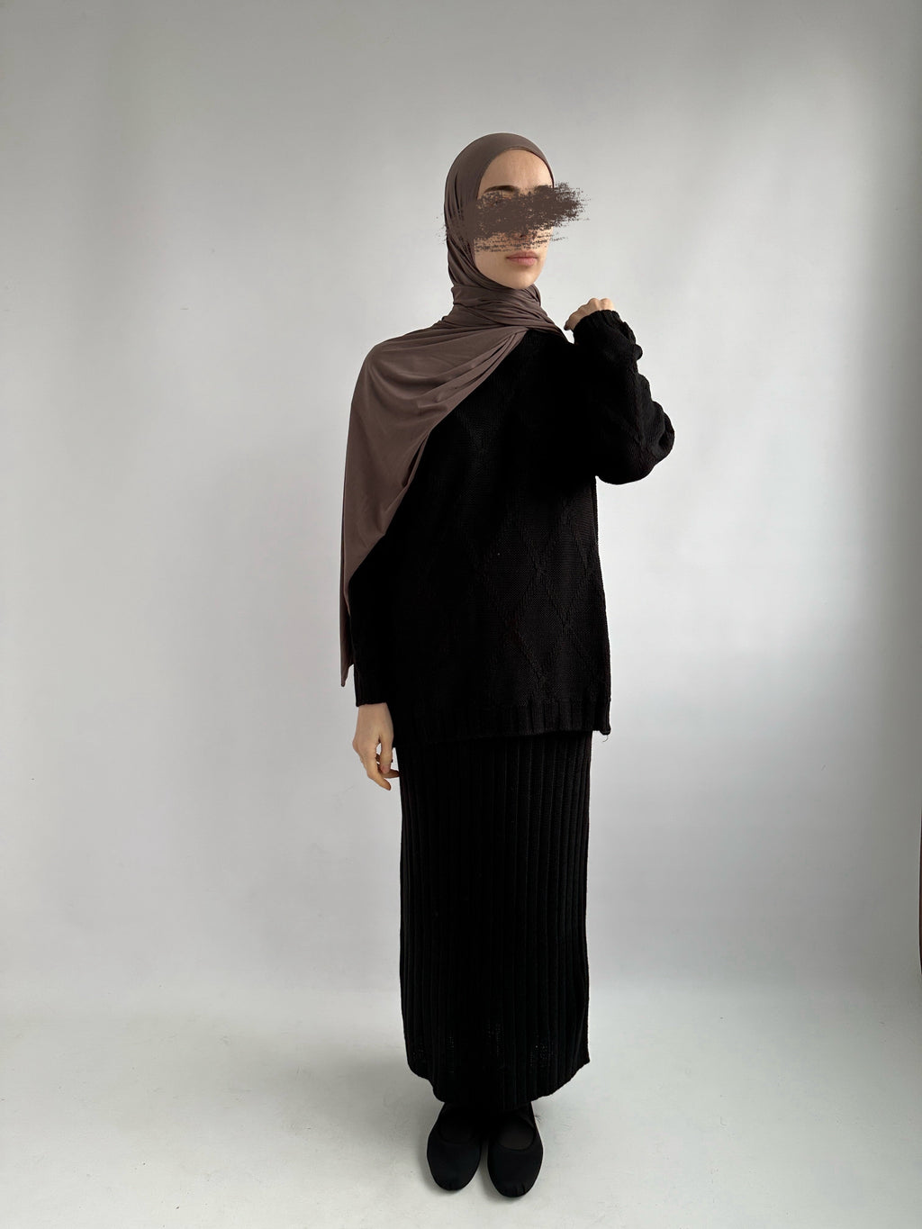 ENSEMBLE JUPE ET PULL NOIR