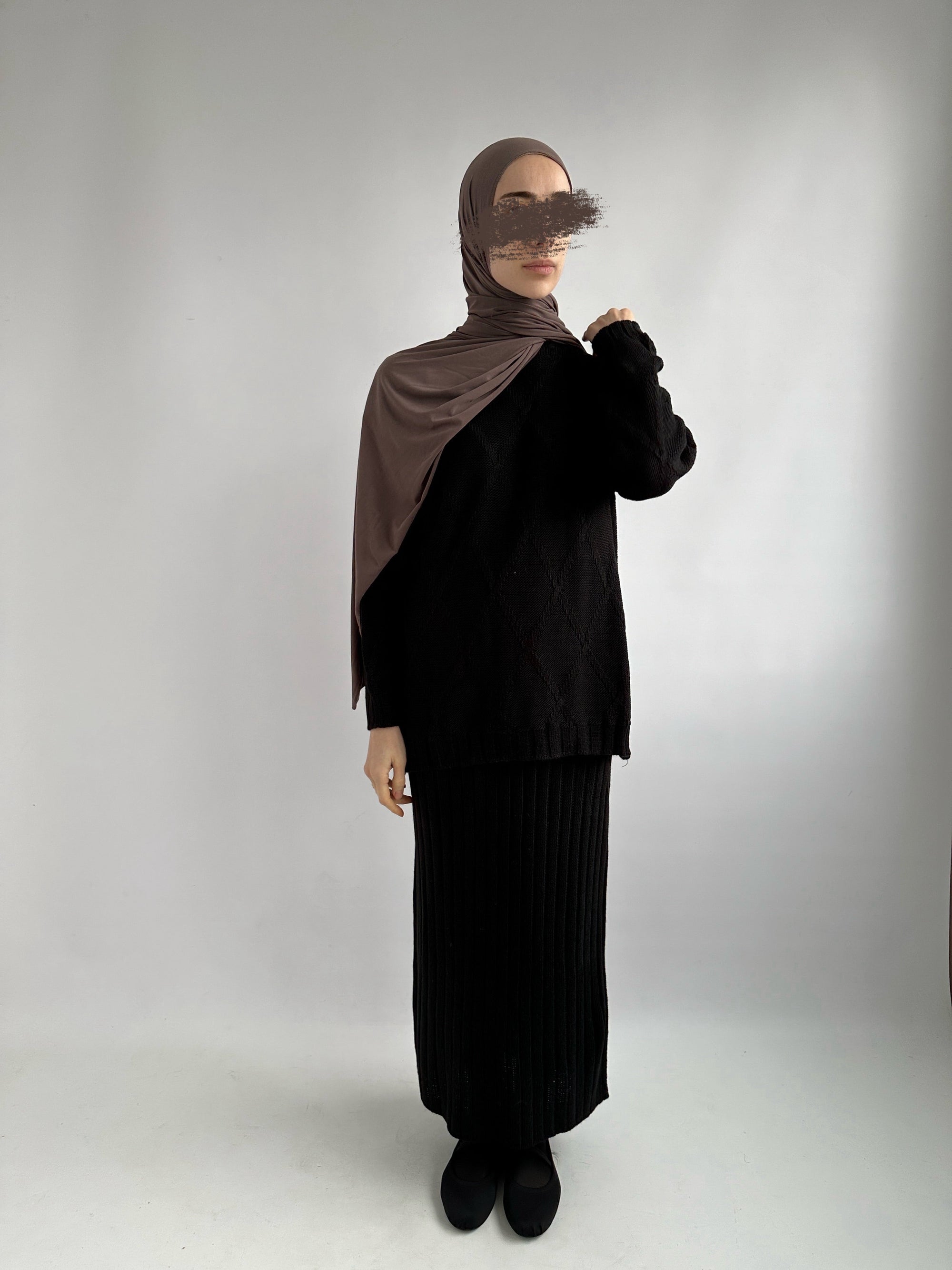 ENSEMBLE JUPE ET PULL NOIR