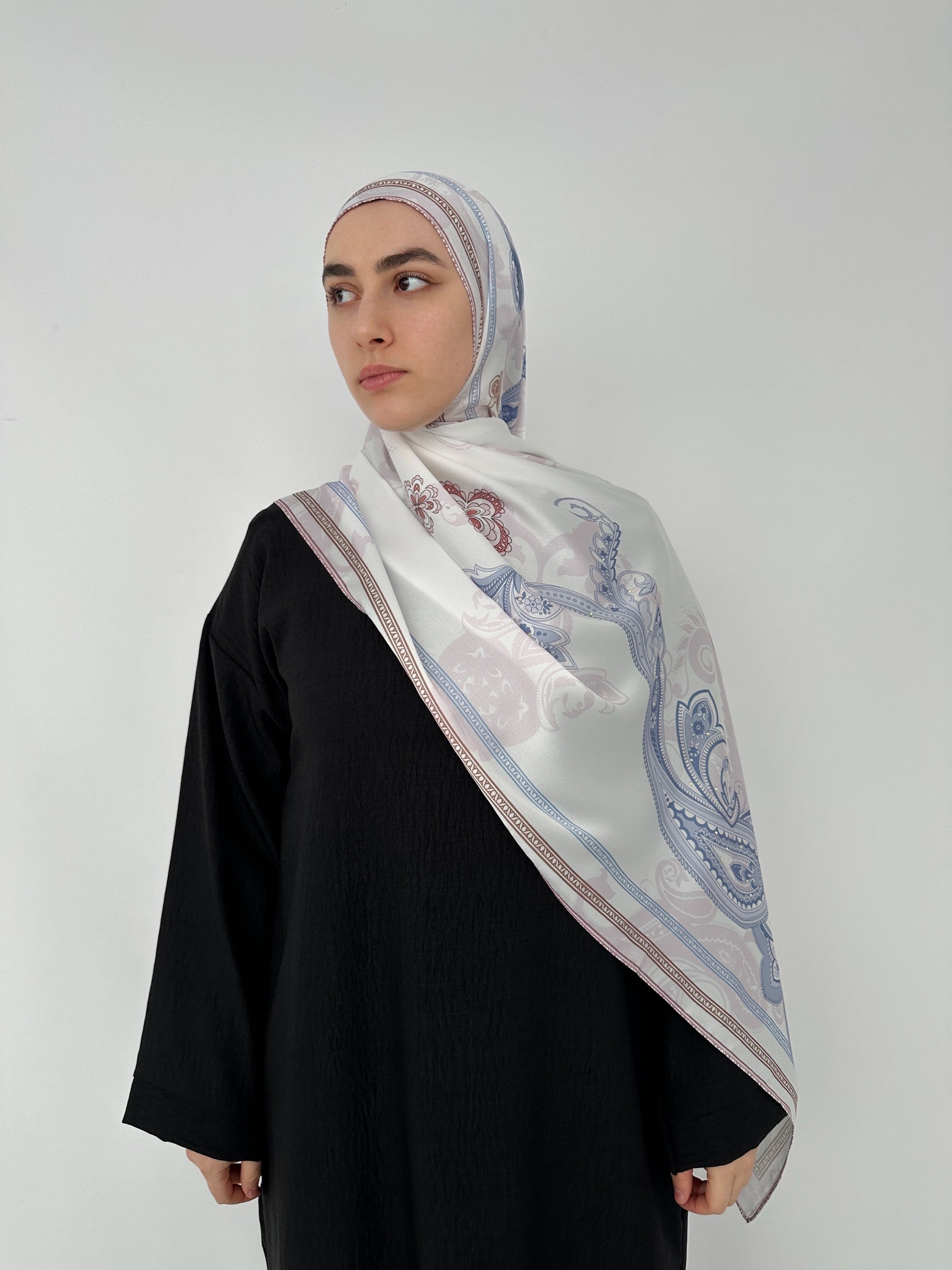 HIJAB SATIN À MOTIF AVEC STRASS
