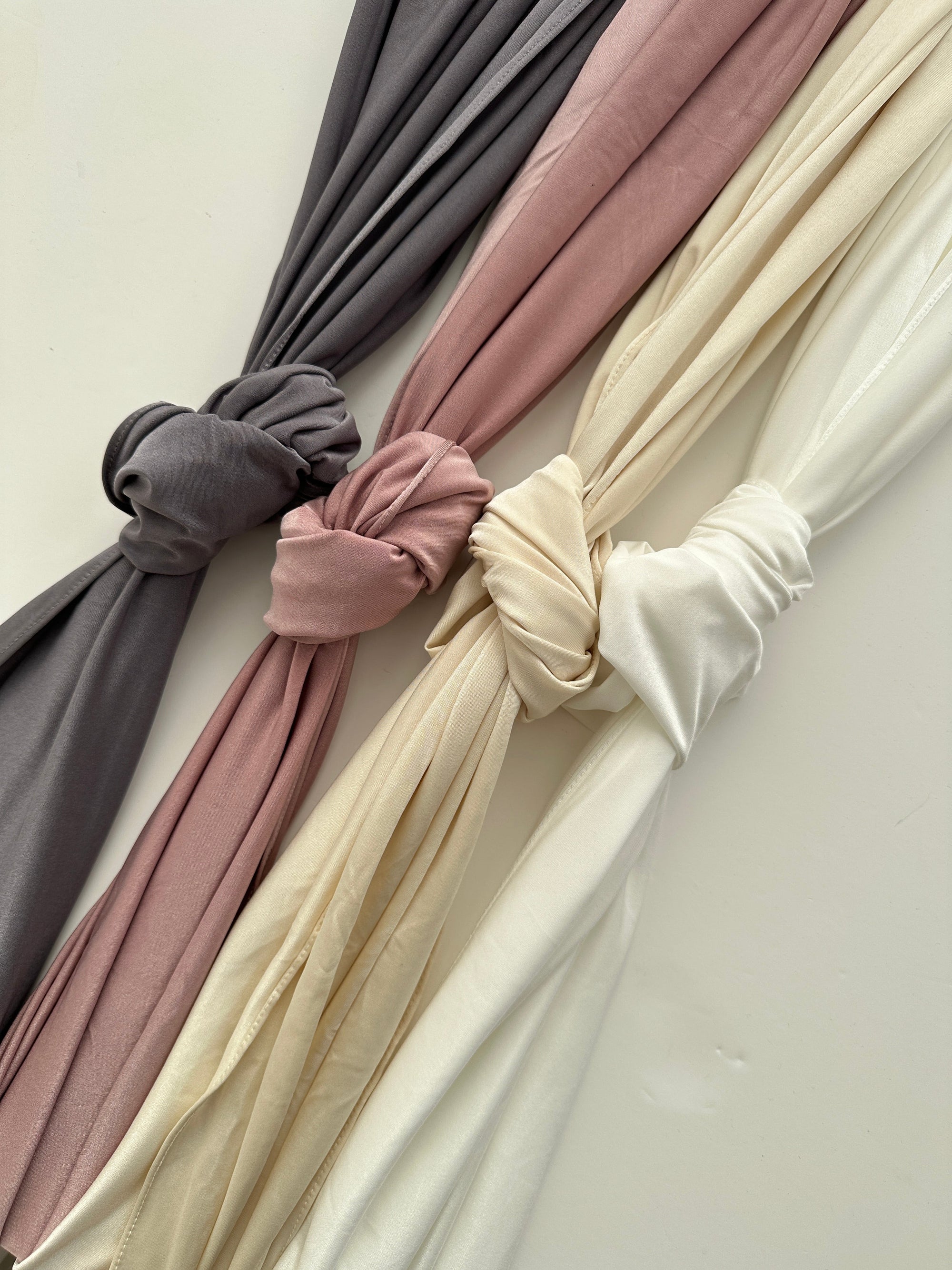 BOX DE 4 HIJABS JERSEY SATINE