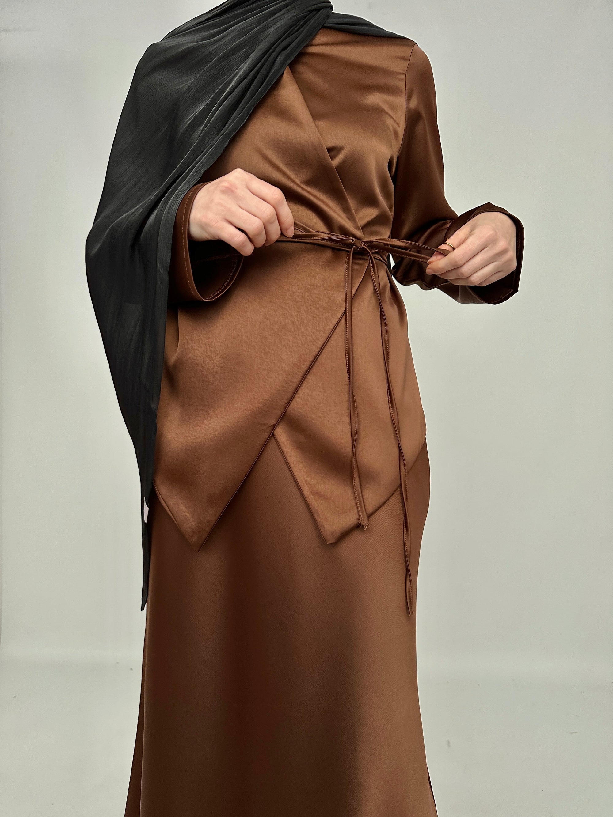 ENSEMBLE JUPE ET KIMONO SATINÉ