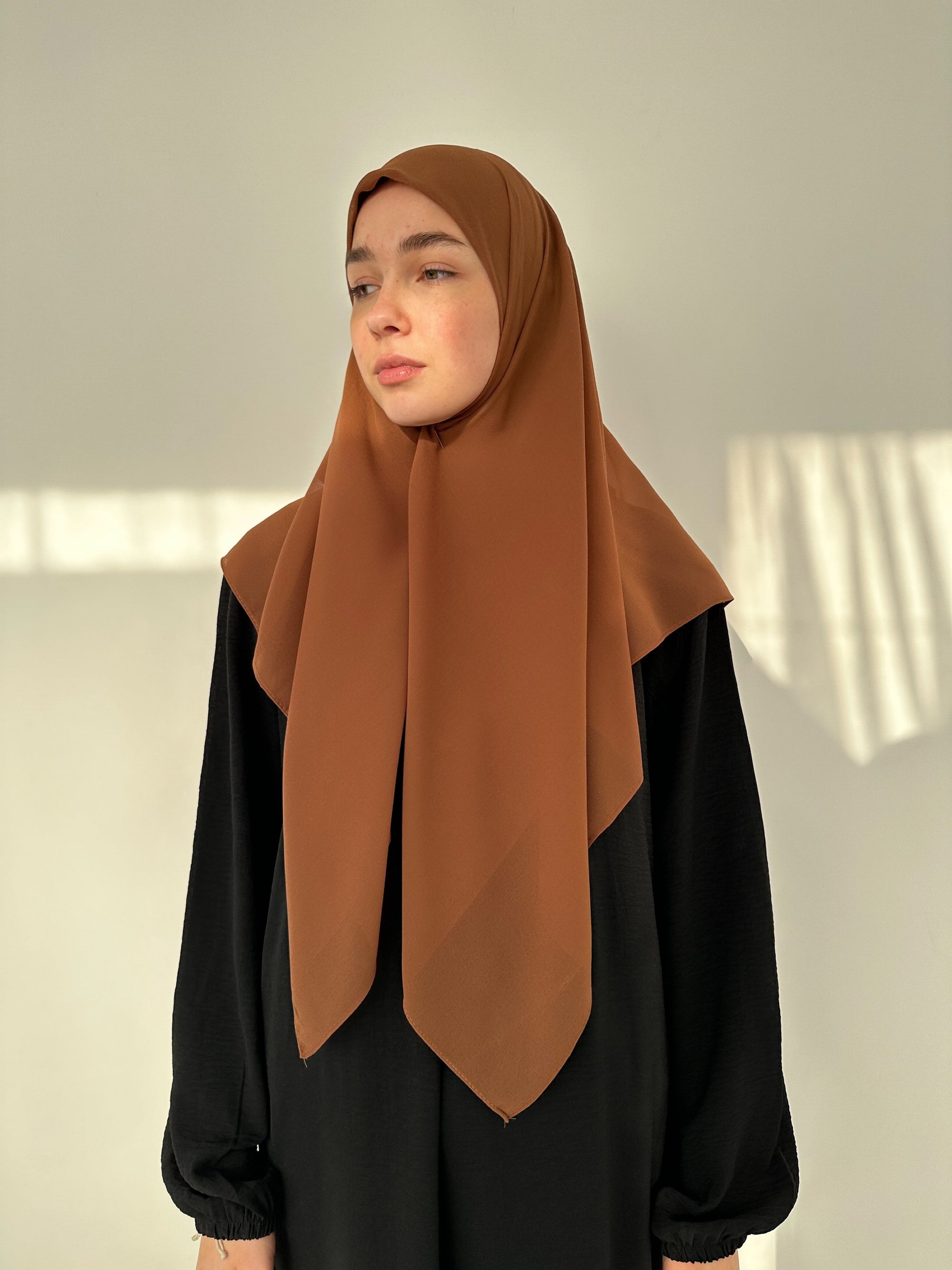 HIJAB CARRÉ EN MOUSSELINE CHOCOLATE
