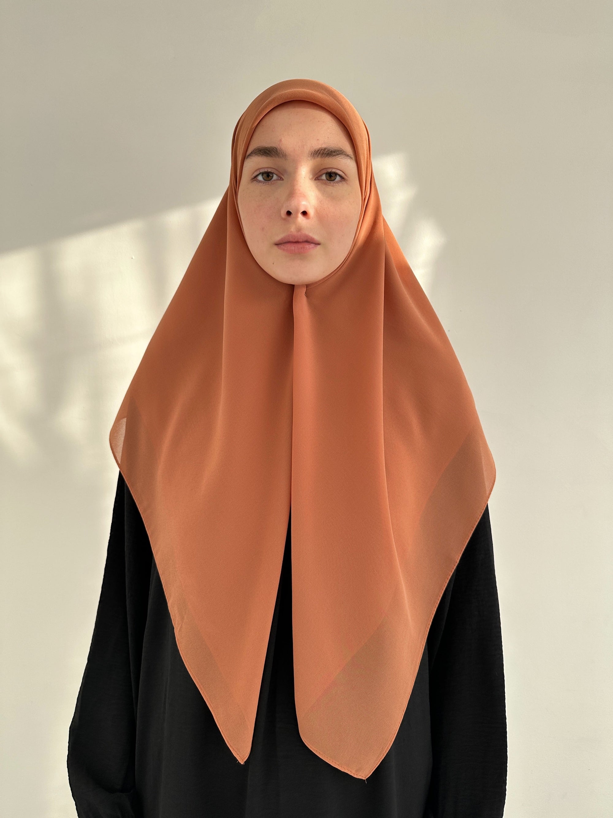HIJAB CARRÉ EN MOUSSELINE CARAMEL