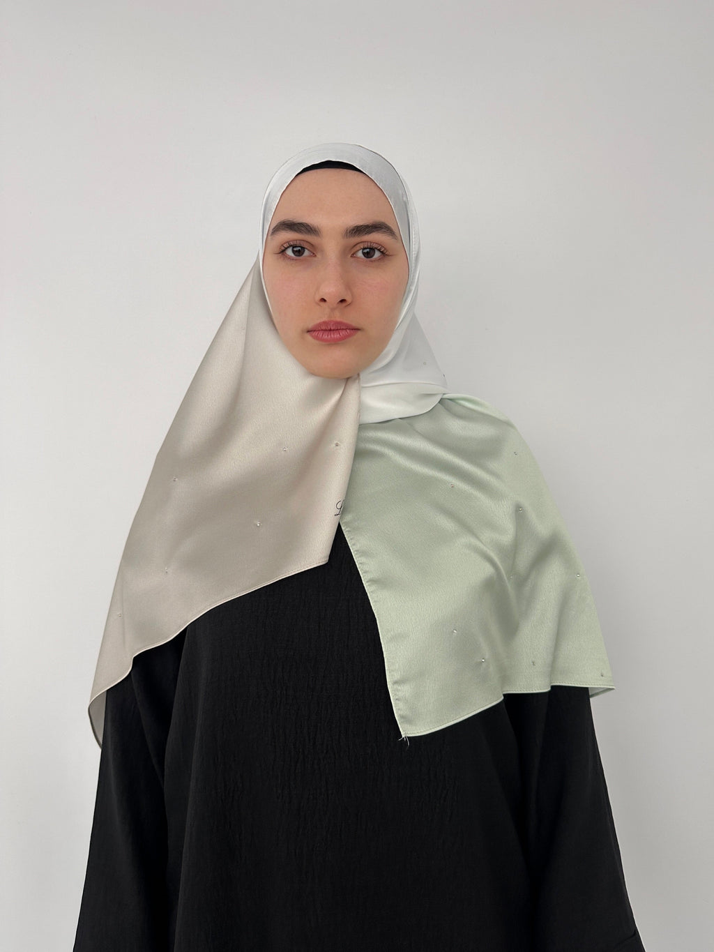 HIJAB SATIN AVEC STRASS