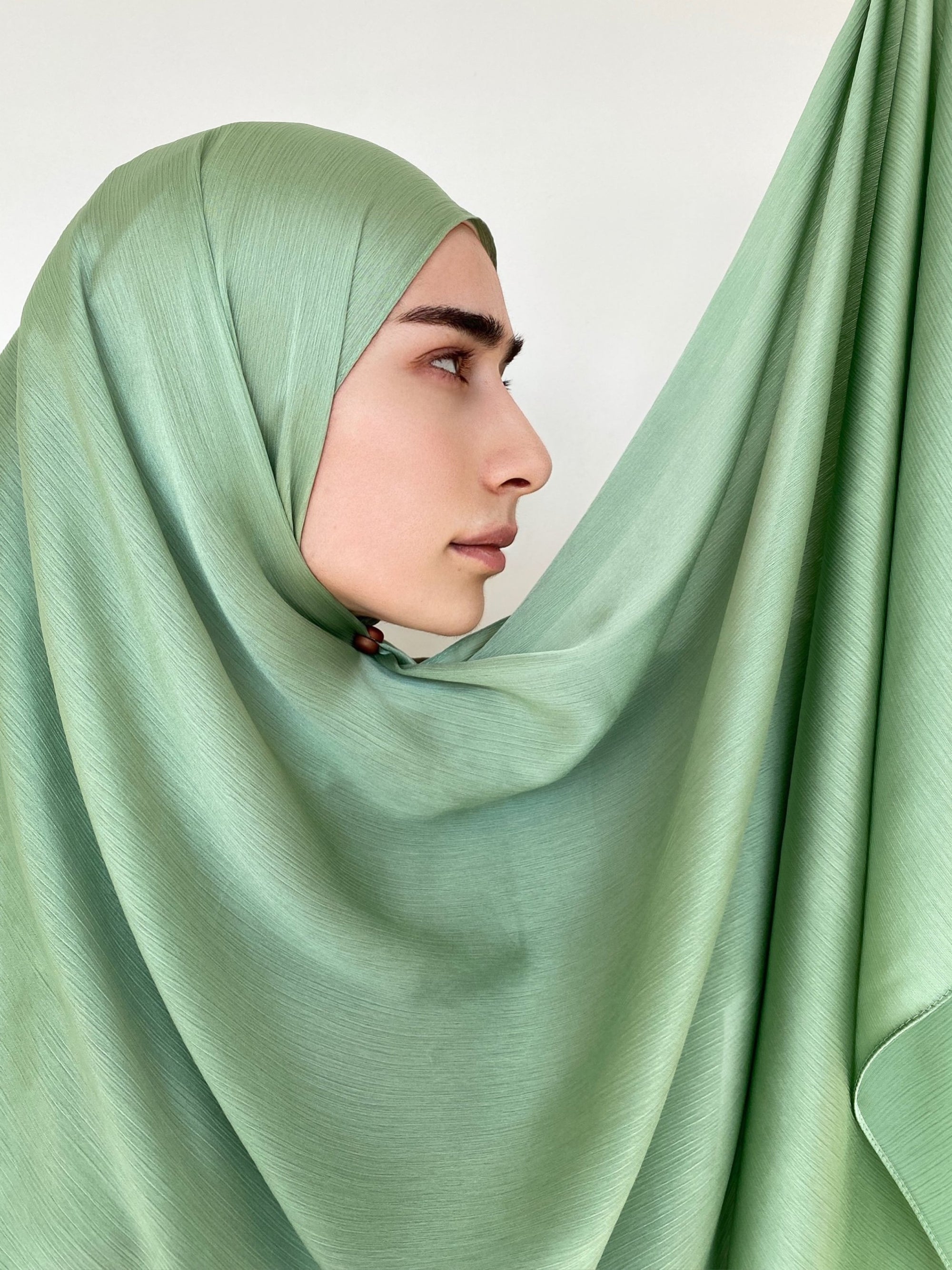 HIJAB SATIN PLISSÉ CÉLADON