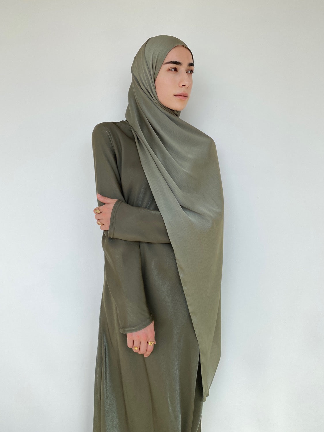 HIJAB SATIN PLISSÉ KAKI