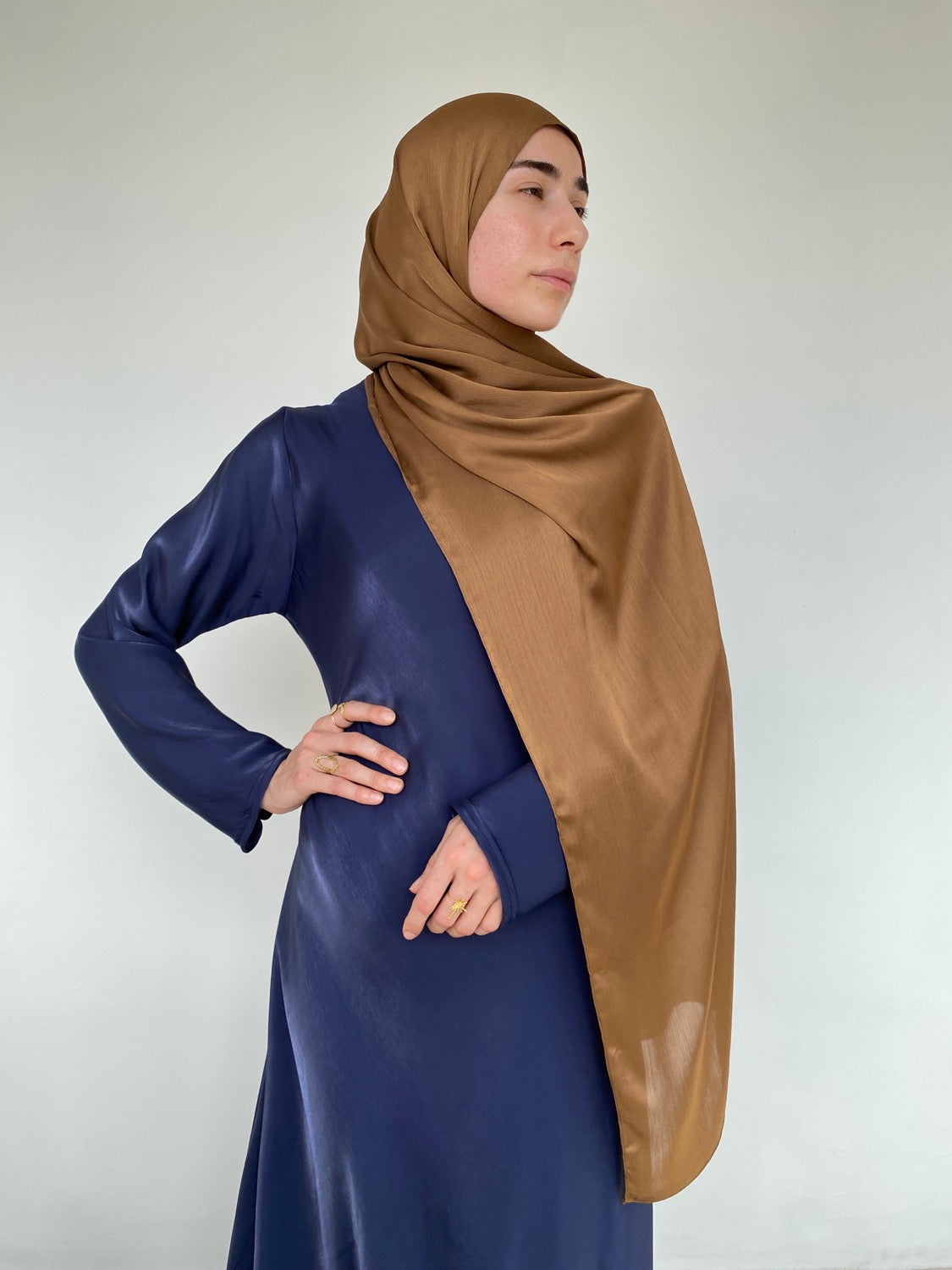 HIJAB SATIN PLISSÉ CHOCOLAT
