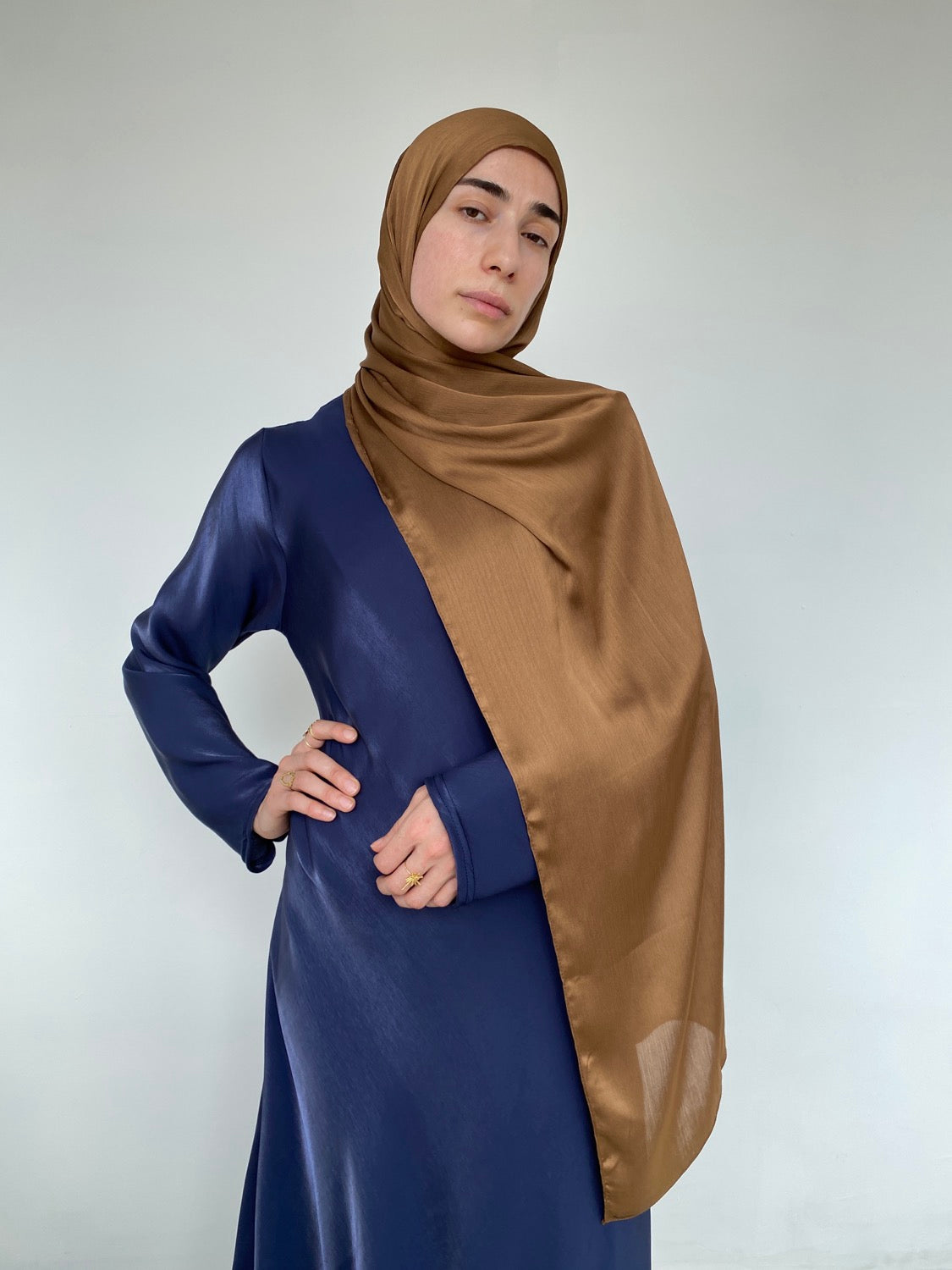 HIJAB SATIN PLISSÉ CHOCOLAT