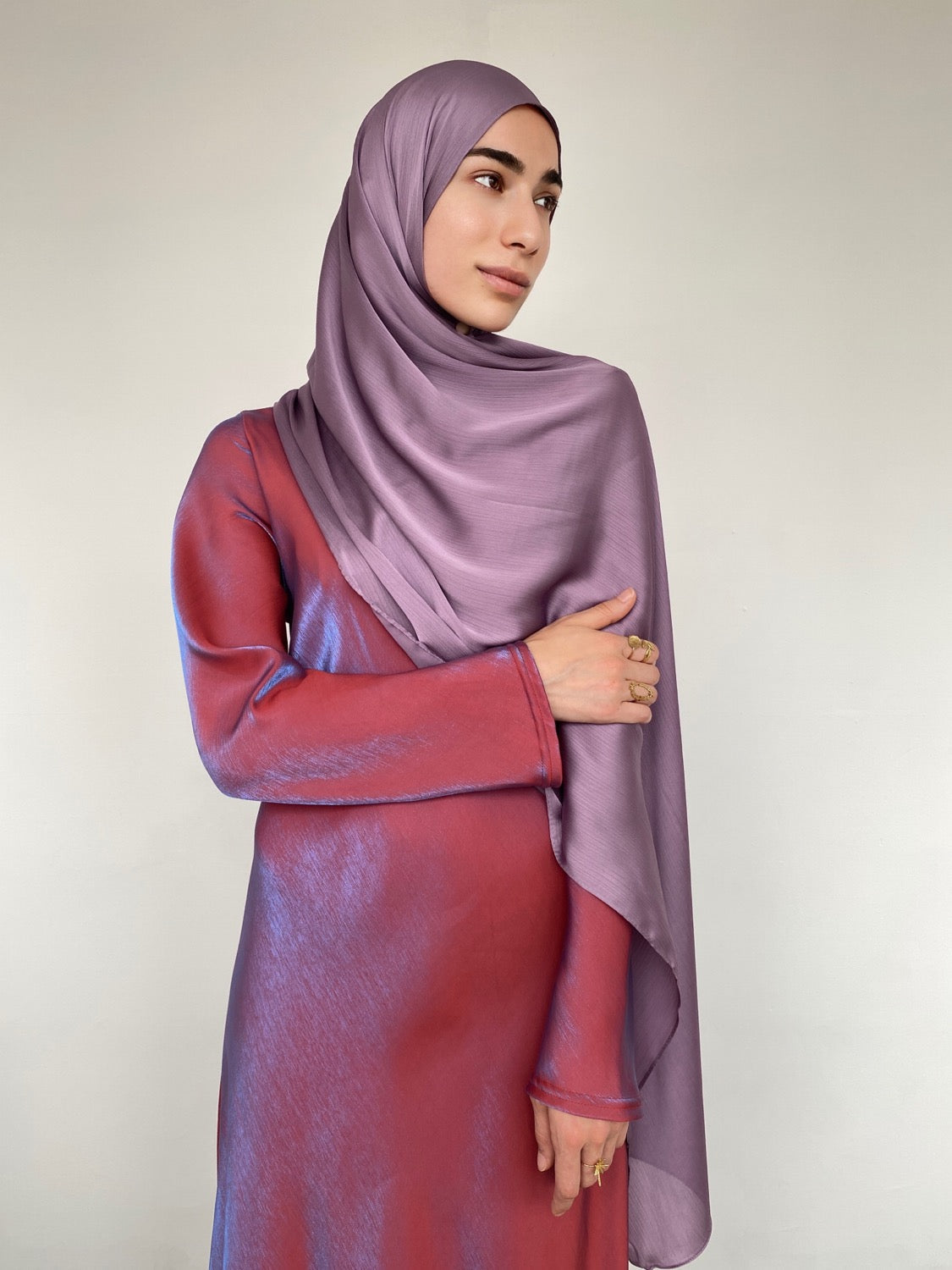HIJAB  SATIN PLISSÉ PRUNE