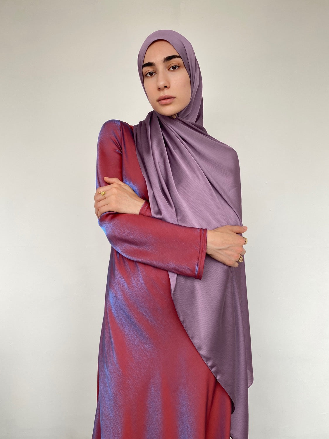 HIJAB  SATIN PLISSÉ PRUNE