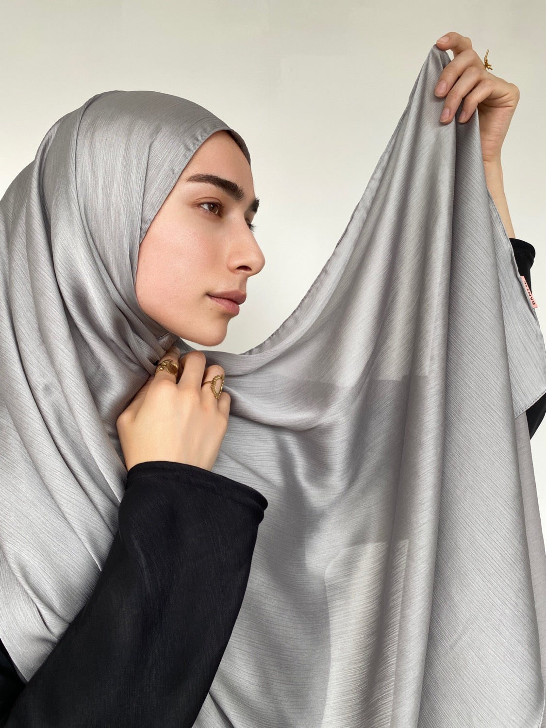 HIJAB SATIN PLISSÉ GRIS