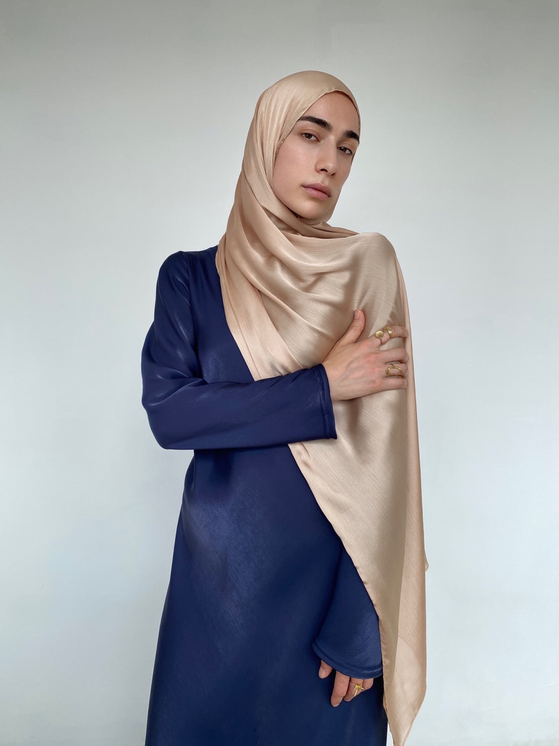 HIJAB  SATIN PLISSÉ BEIGE