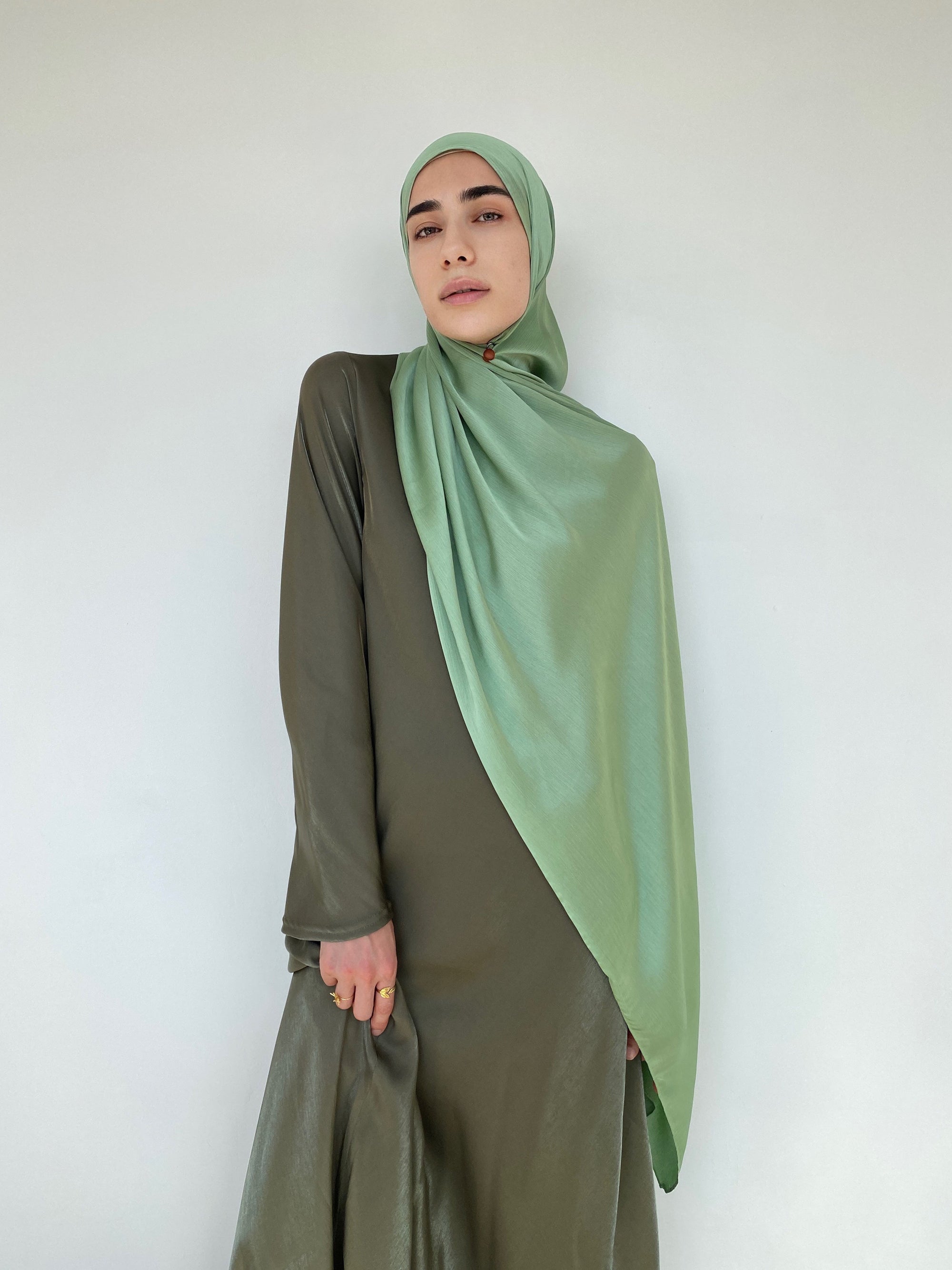 HIJAB SATIN PLISSÉ CÉLADON