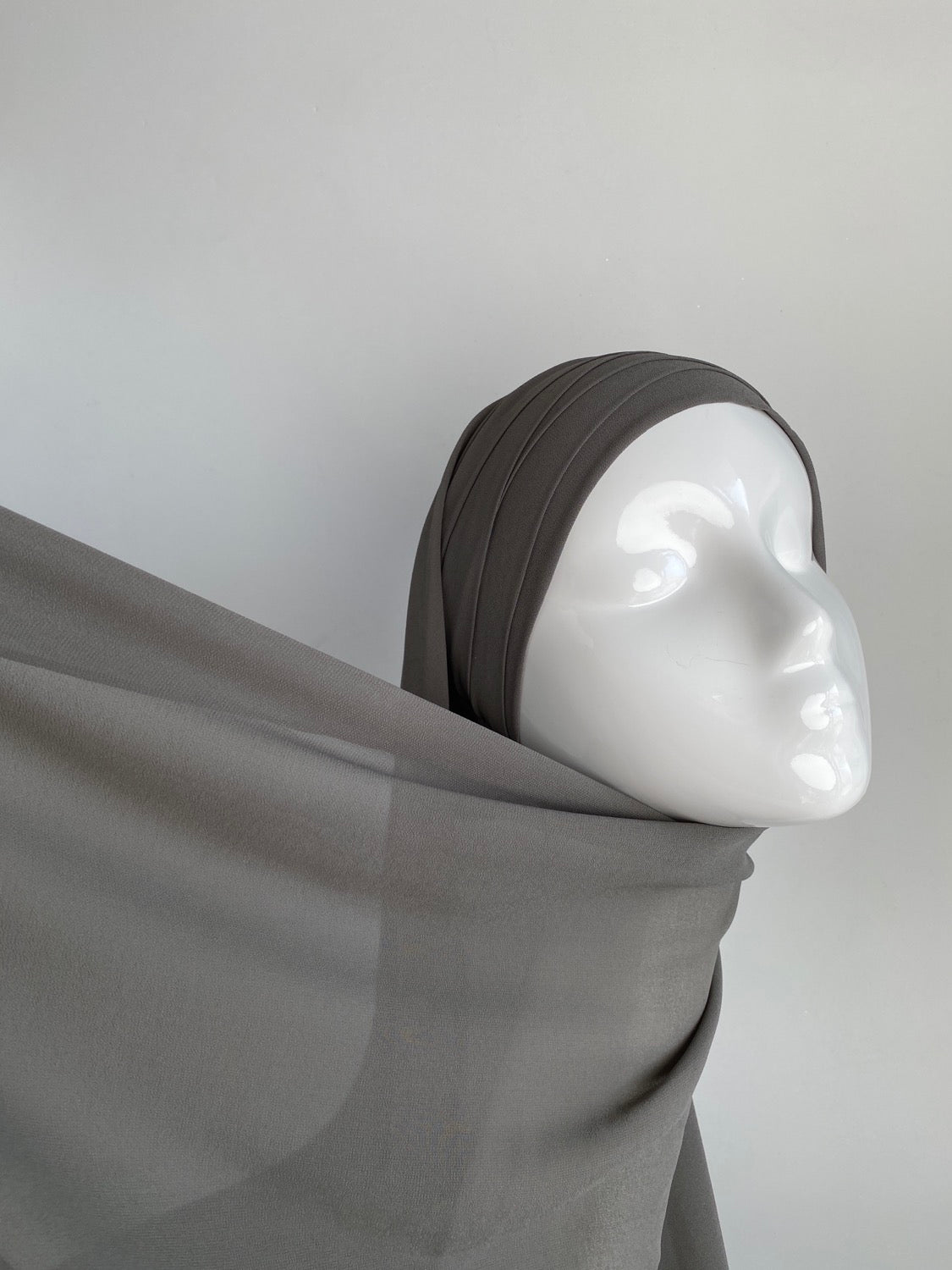 HIJAB À ENFILER MOUSSELINE GRIS FONCÉ