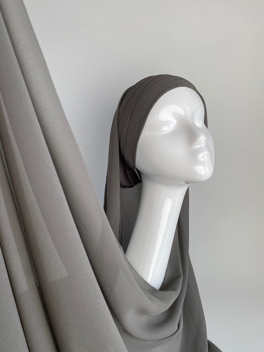 HIJAB À ENFILER MOUSSELINE GRIS FONCÉ