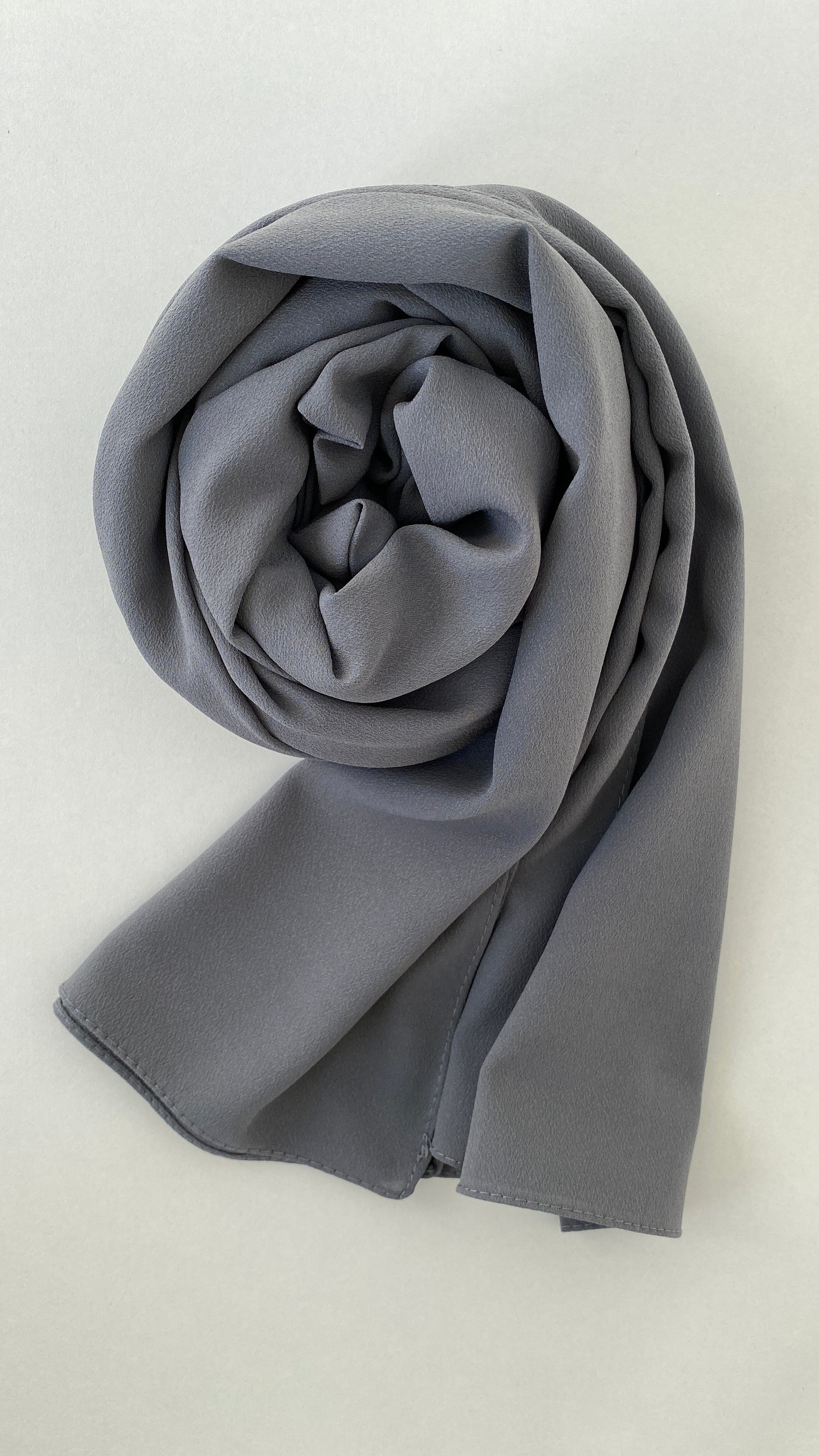 Hijab mousseline opaque gris foncé