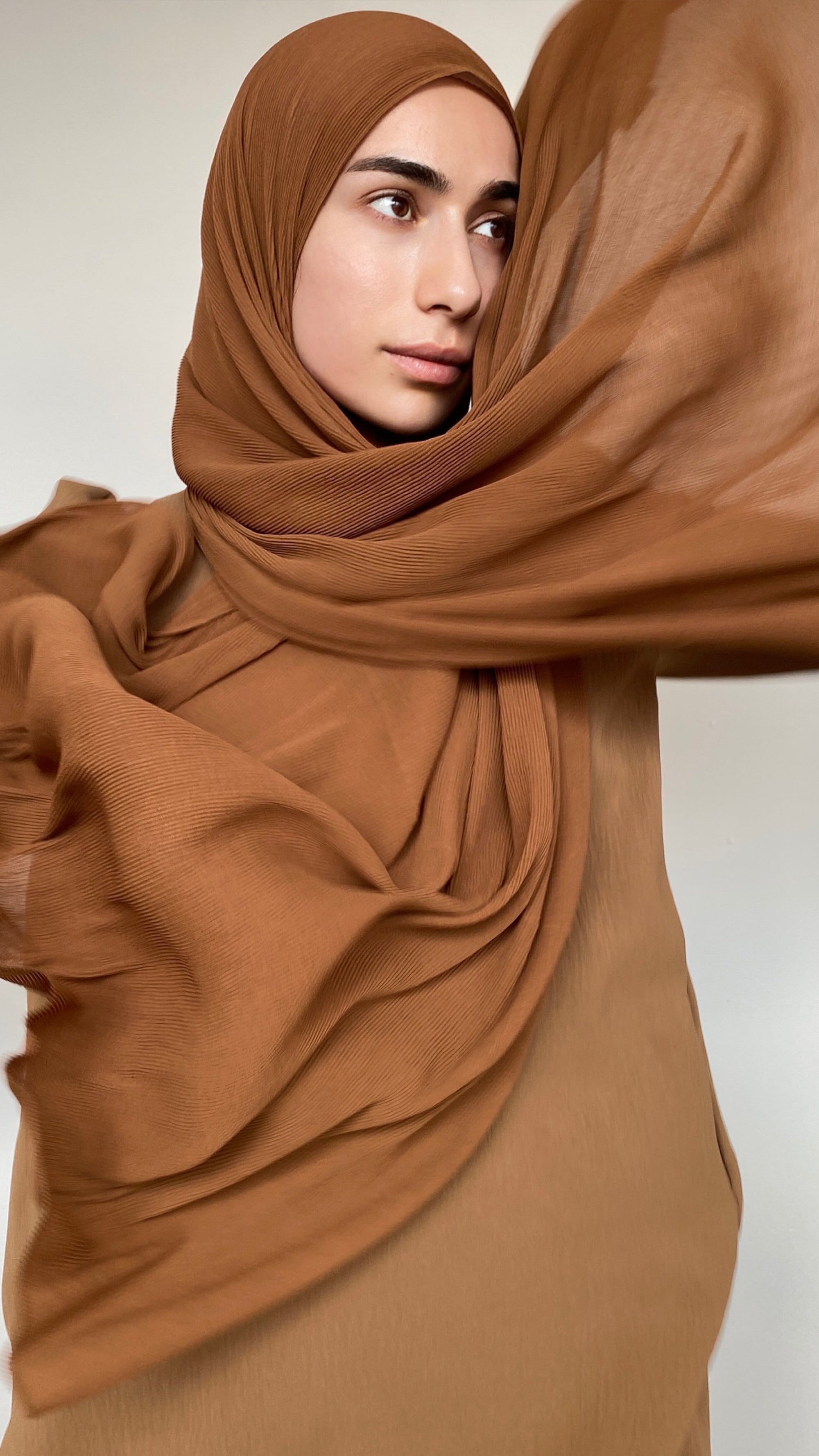 HIJAB MOUSSELINE PLISSÉ CANNELLE