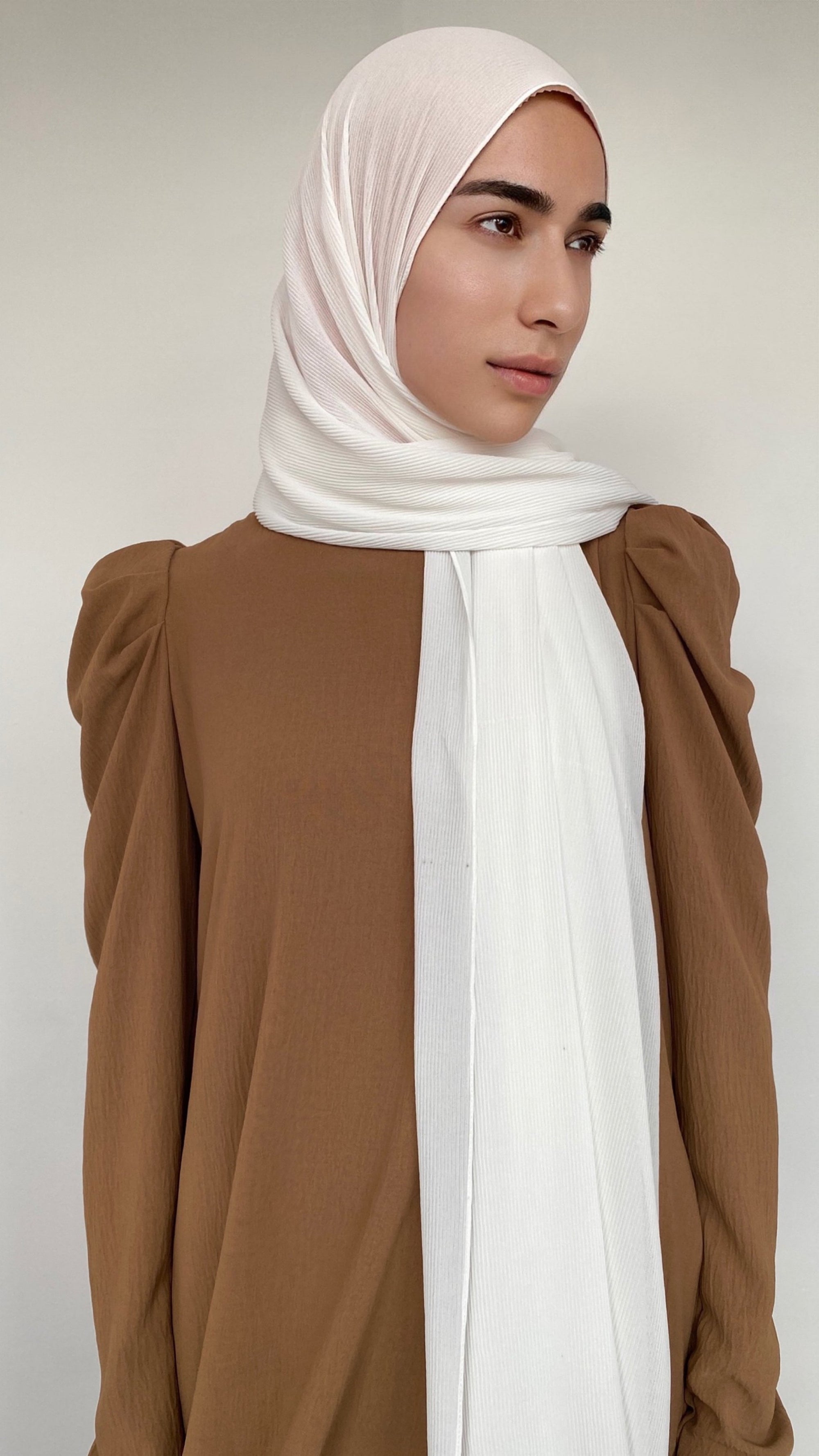 HIJAB PLISSÉ BLANC CASSÉ